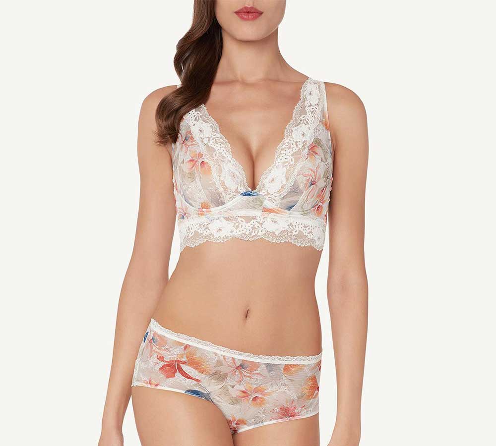 Tendenze romantiche e fantasie floreali della collezione Intimissimi Primavera-Estate