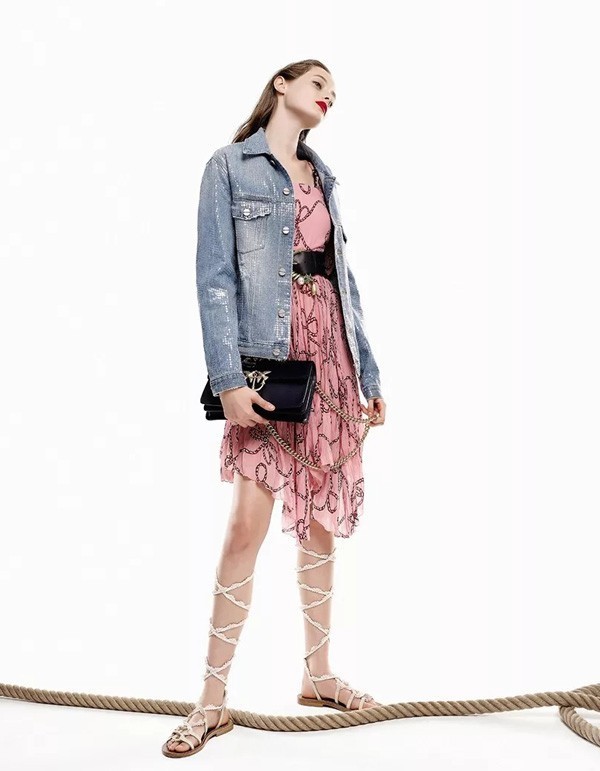 L'estate glamour di Pinko in un mix di look e tendenze