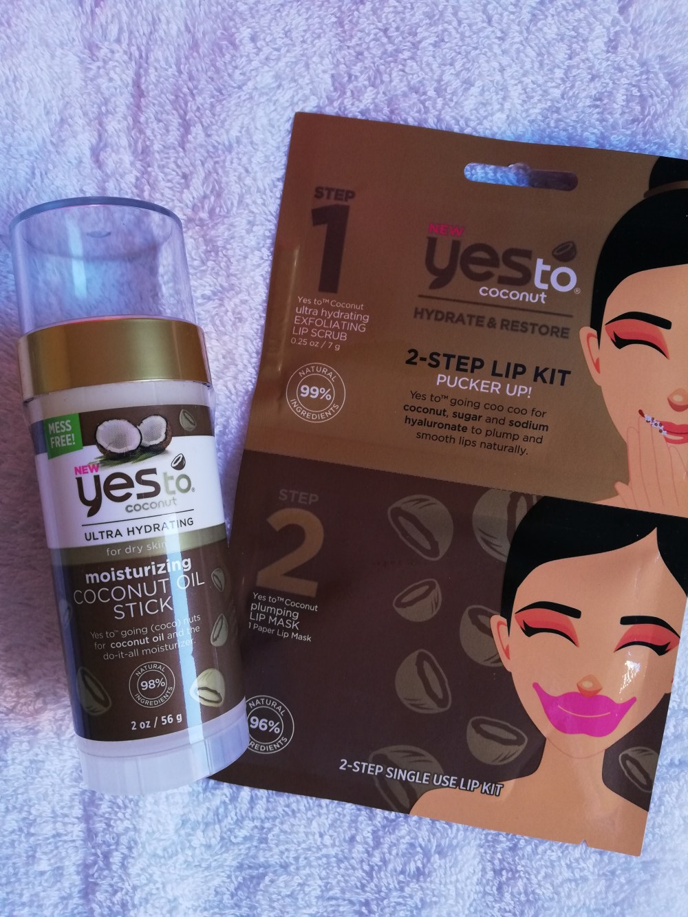 Olio cocco in stick e kit labbra Yes To