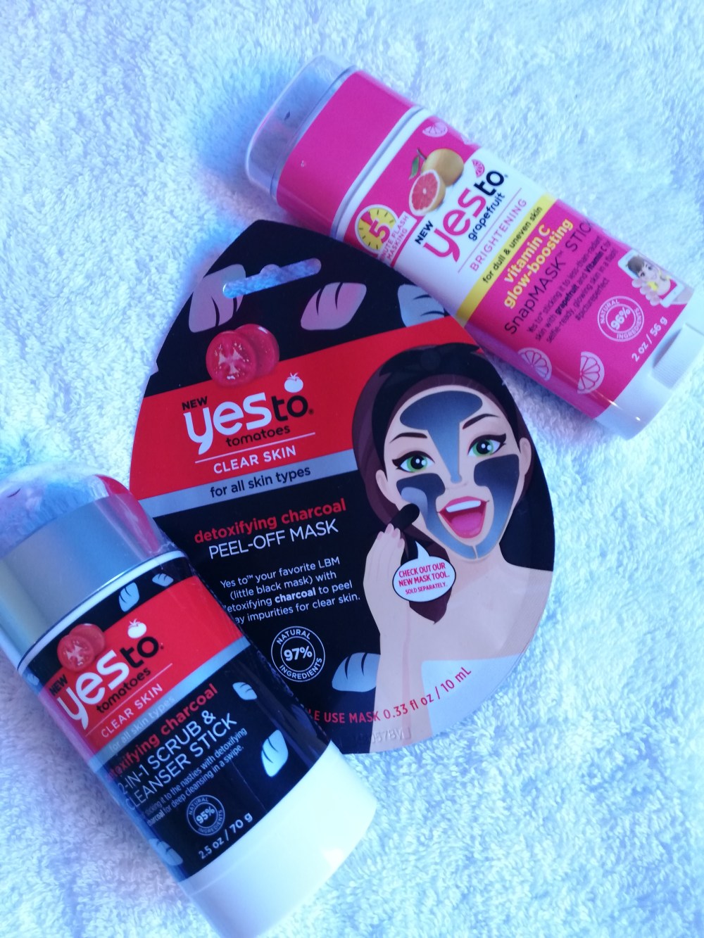 Skincare naturale per ragazze giovani Yes To