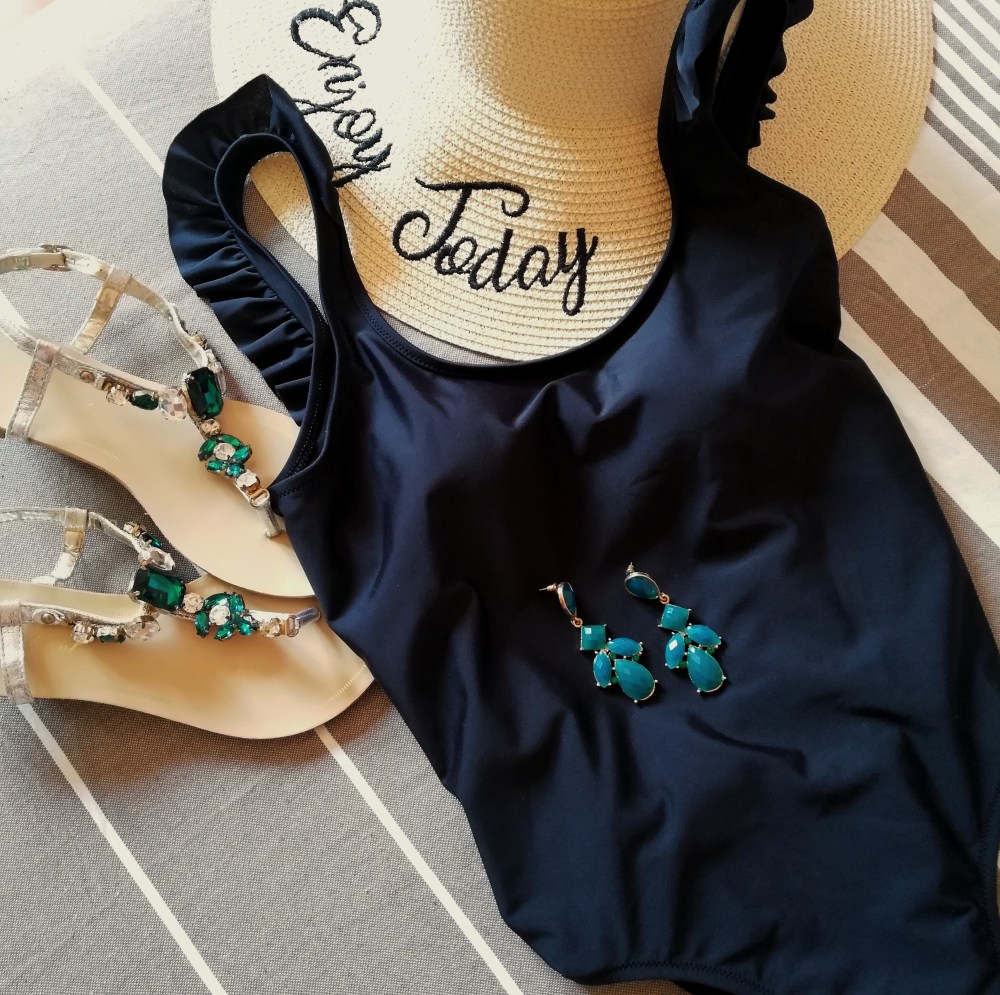 Costume nero intero elegante rouches