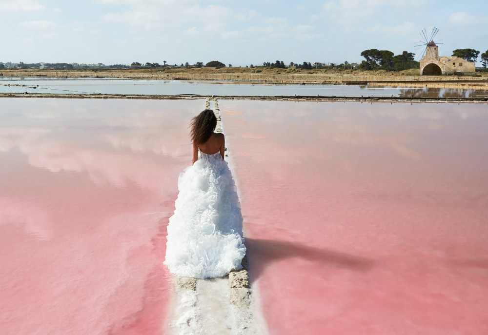 Abiti da sposa 2021 di Atelier Emé