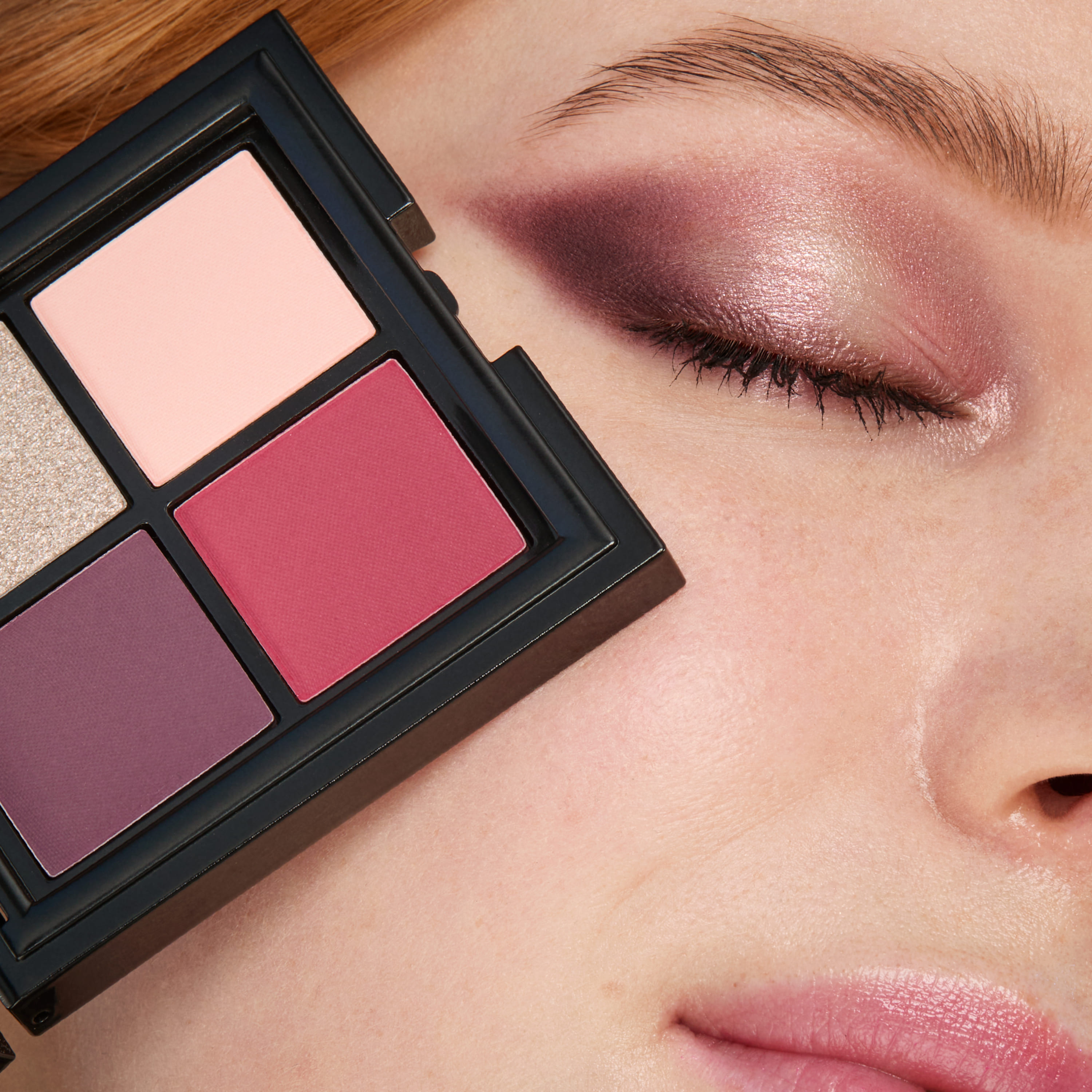 Party Glam Eyeshadow Palette di Kiko Milano, disponibile in tonalità metalliche e matte