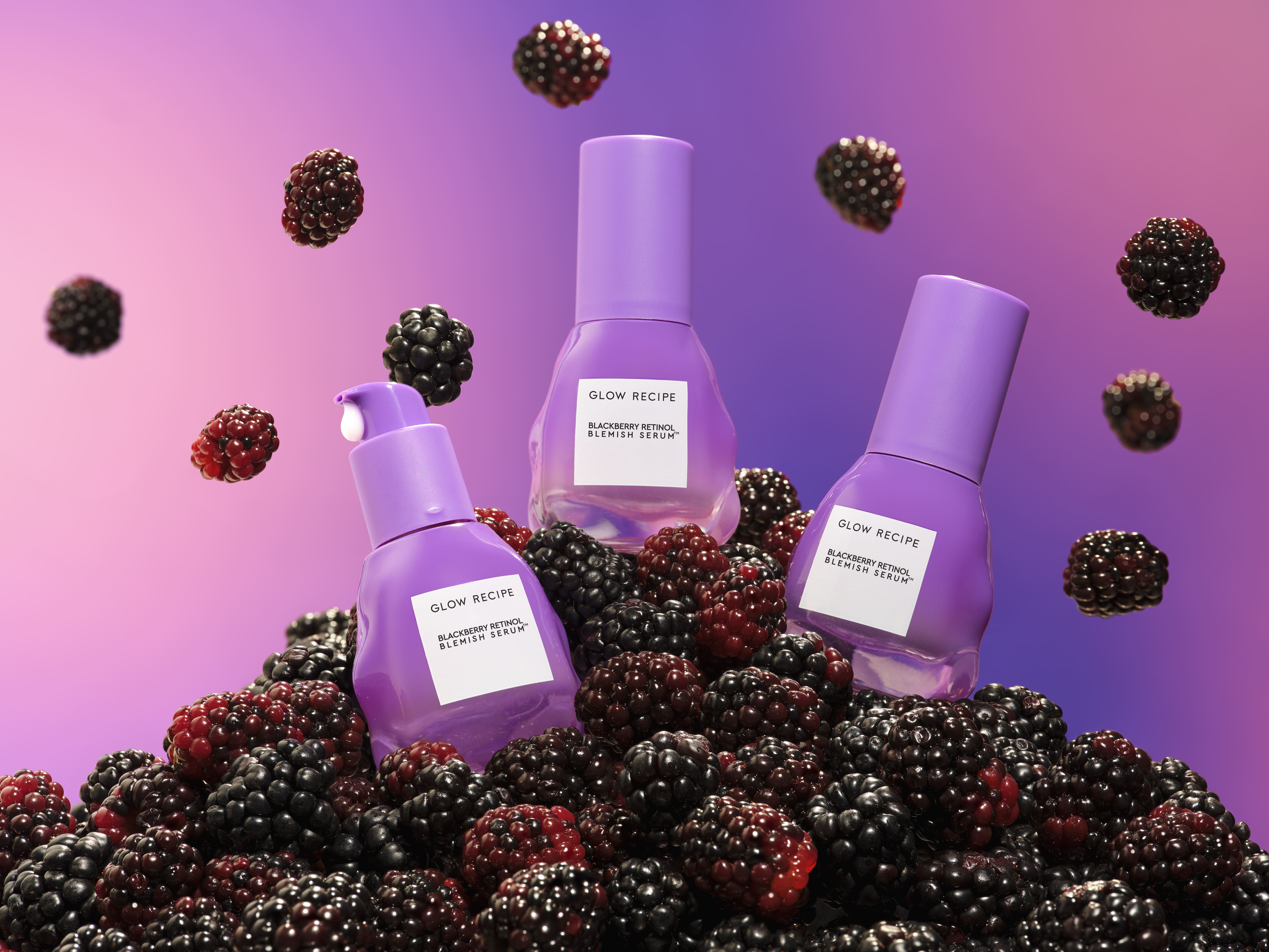 Siero al retinolo Blackberry Retinol Blemish Serum di Glow Recipe per combattere le imperfezioni.
