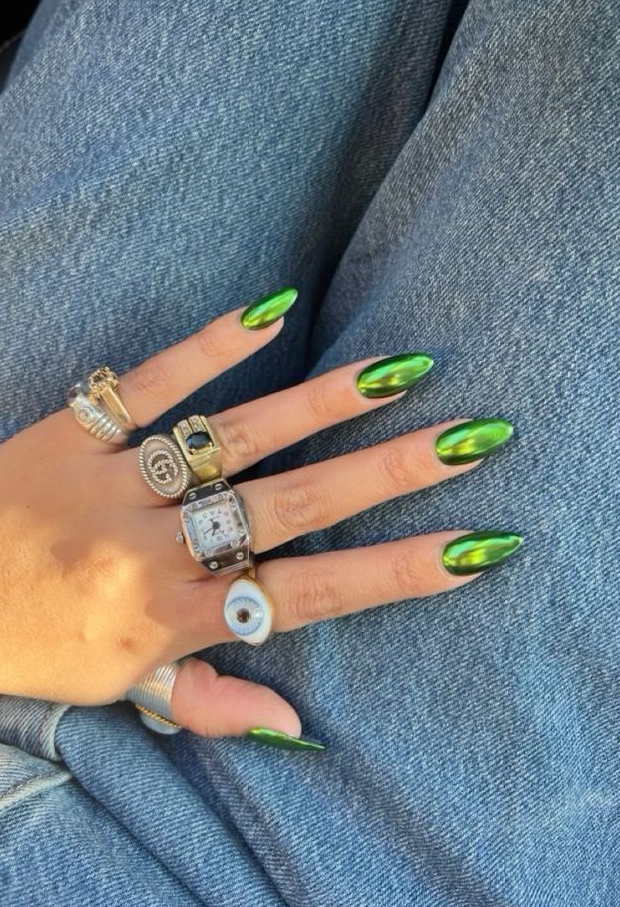 Nail art audace con verde e beige per Halloween - Manucurist