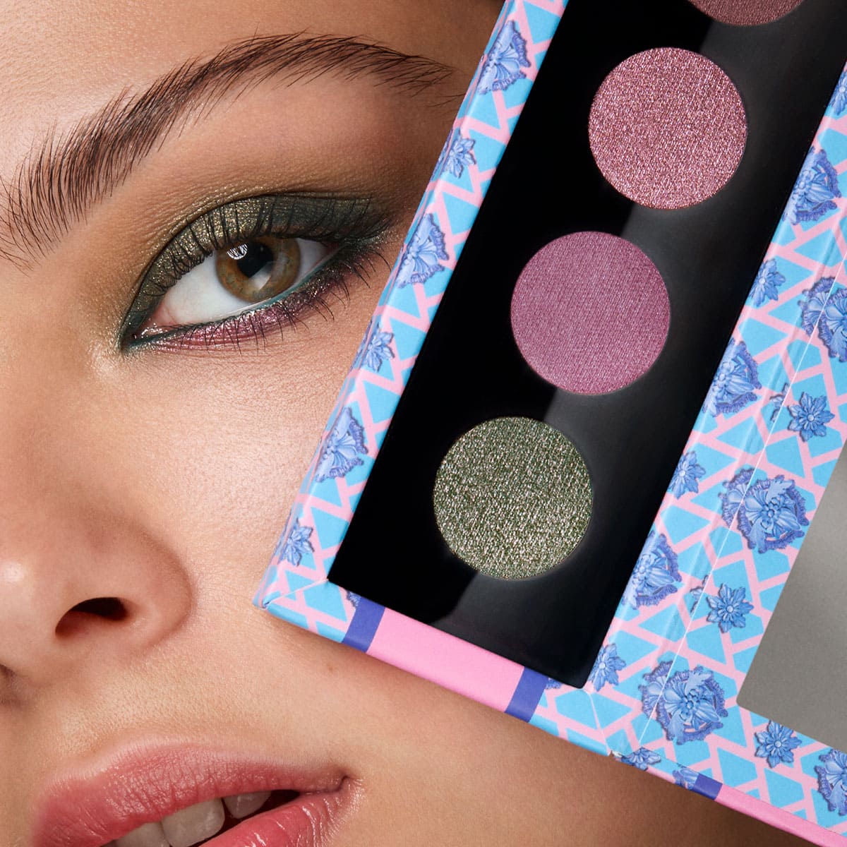 Dazzling Palette KIKO Milano in edizione limitata, ombretti ad alta pigmentazione per creare look glamour con la firma di Sara Sampaio.