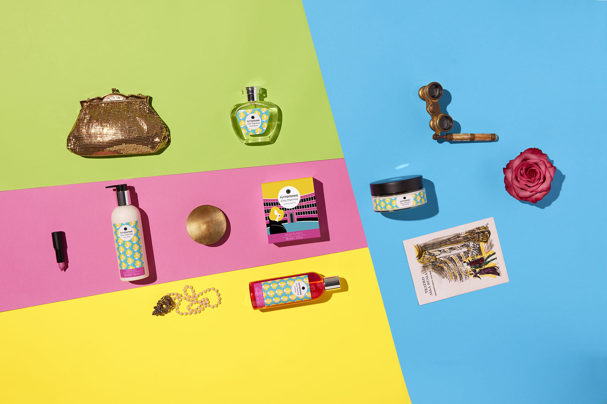 Grafica dei prodotti della collezione Chic Mamma di Tuttotondo, che mette in risalto l'eleganza italiana e i dolci ricordi d'infanzia, comprendente Eau de Toilette, gel doccia, body lotion e body butter.