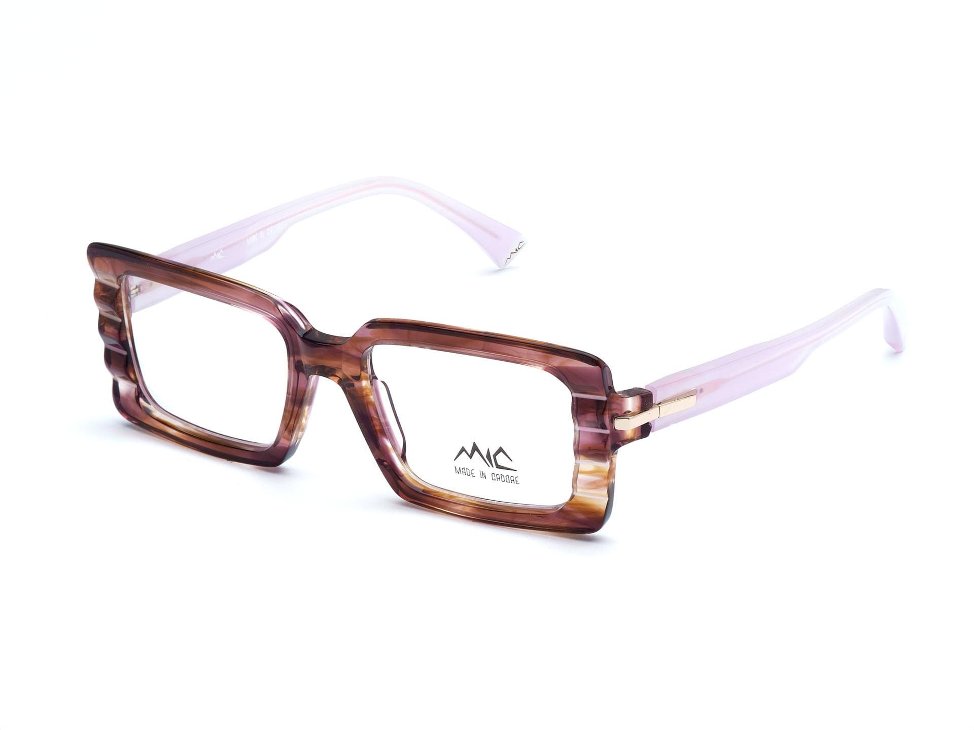 Primo piano di un occhiale in materiali caldi autunno 2024