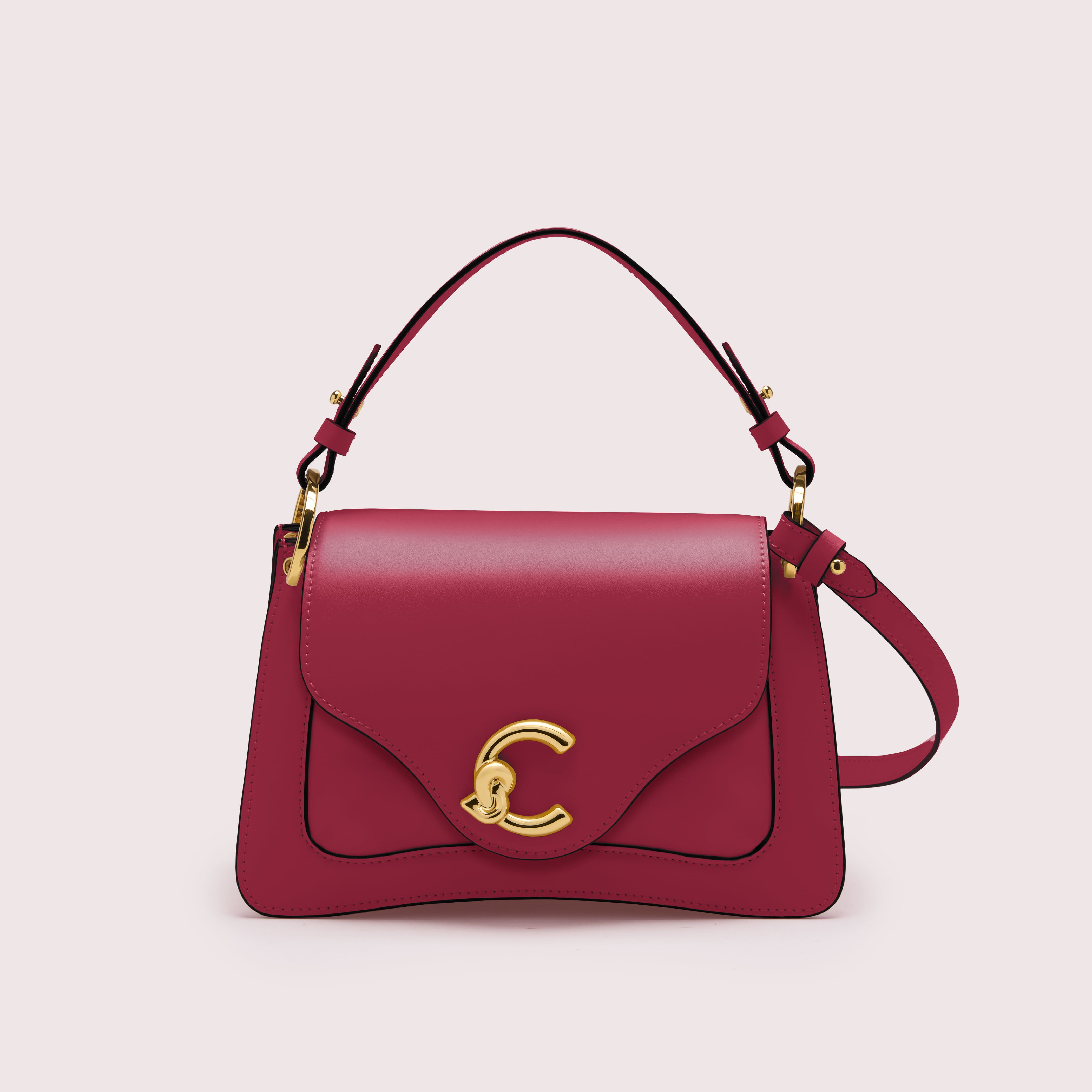Coccinelle C-ME Bag in pelle, simbolo di eleganza senza tempo e stile moderno.