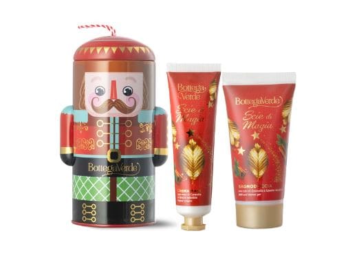 Cofanetti di Natale Bottega Verde con prodotti di bellezza e decorazioni festive