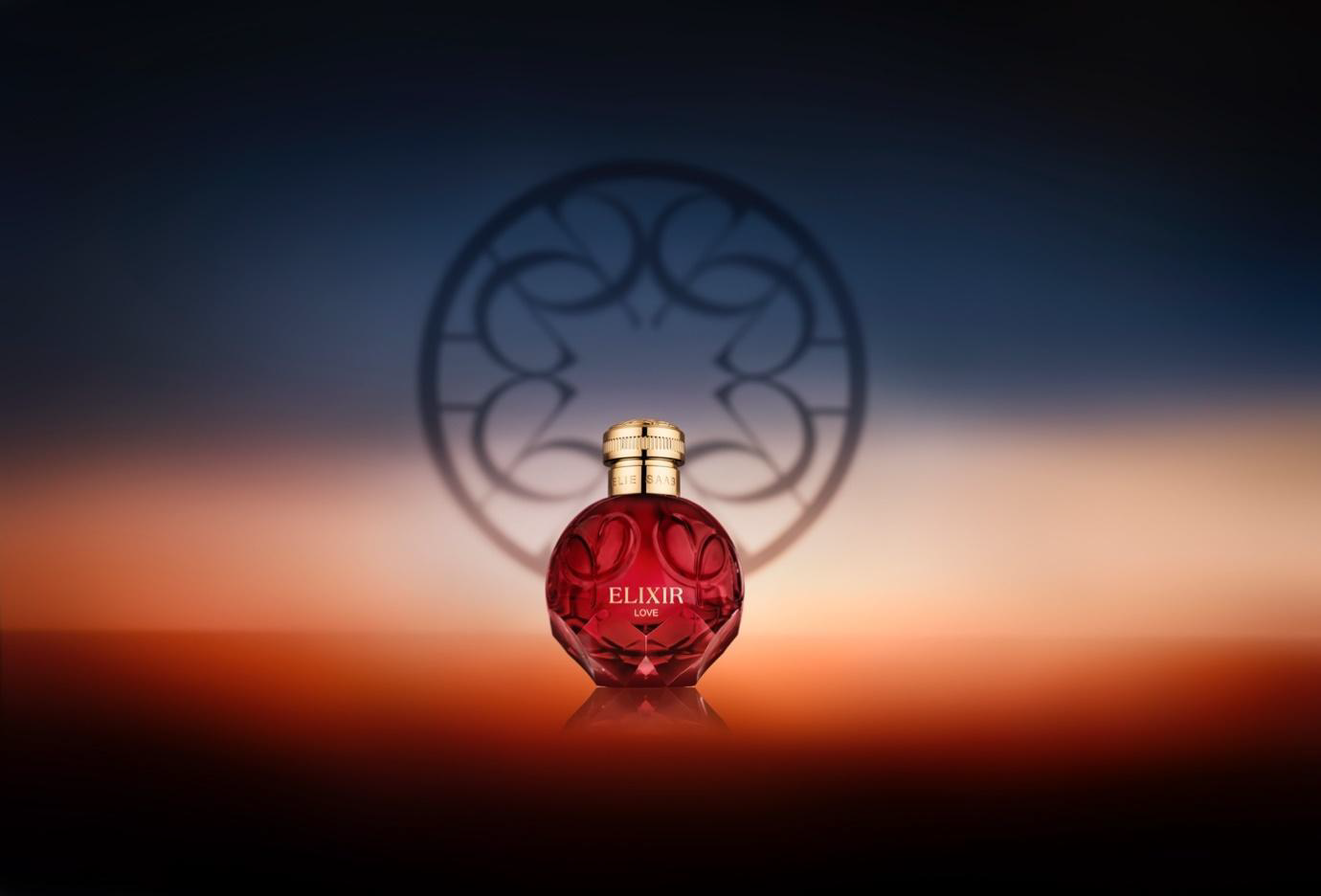 Flacone di Elixir Love di Elie Saab con design elegante e colori intensi