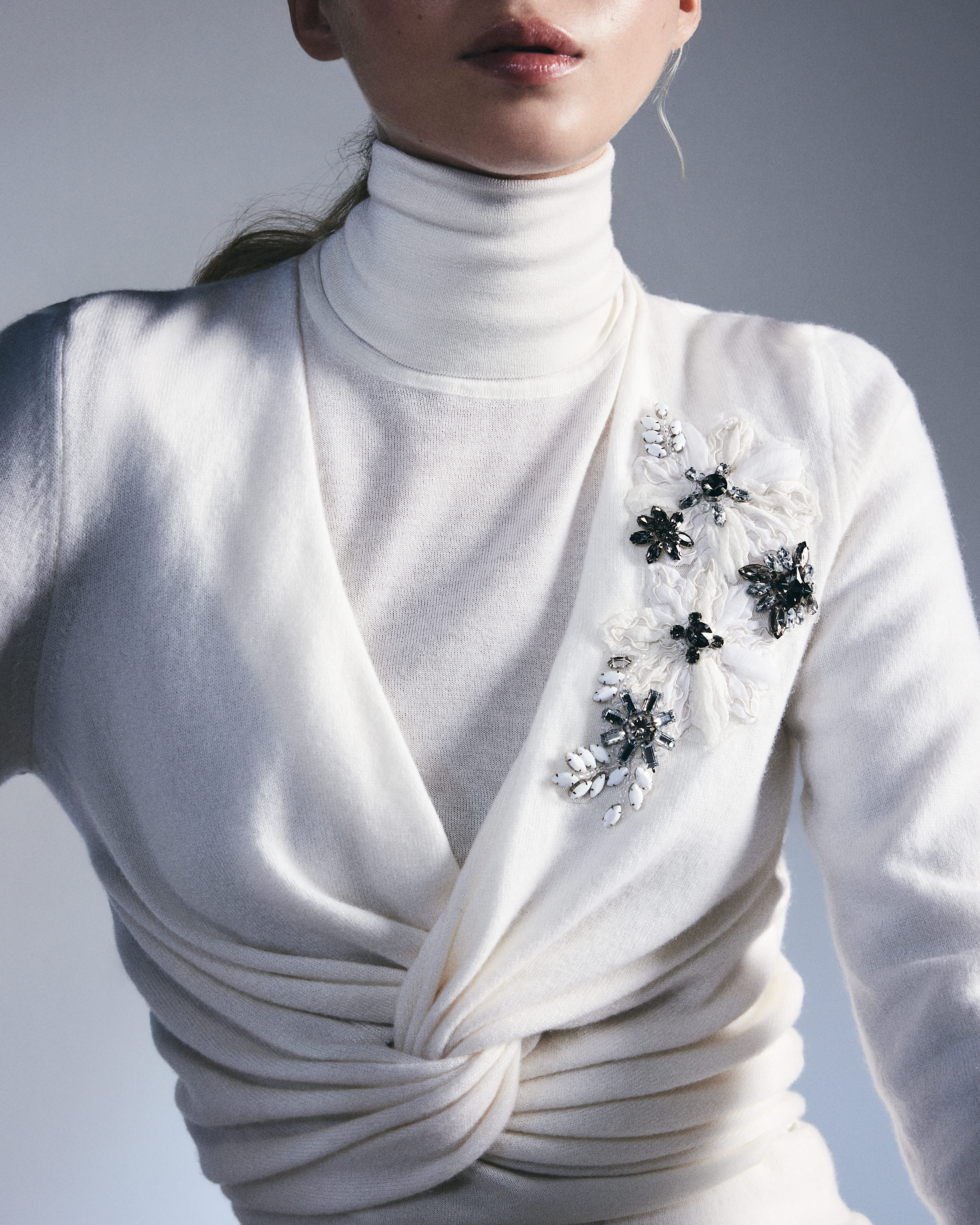 Cardigan e cache-coeur in cashmere fiocco con patch floreali luminosi Falconeri Moonlight