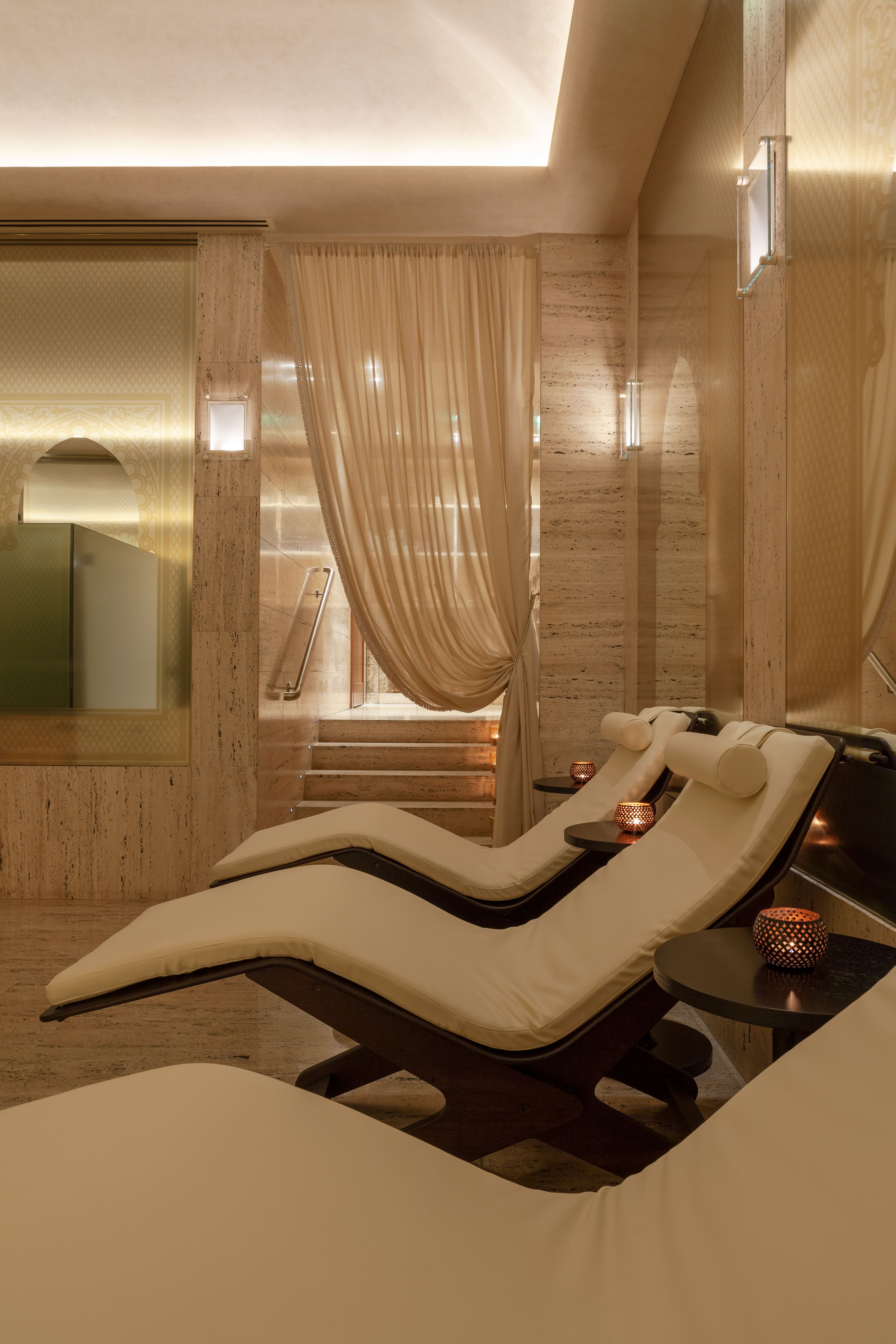 Vista della spa room presso la AQVAM Spa al Park Hyatt Milano, un ambiente rilassante ed elegante per trattamenti di benessere esclusivi.
