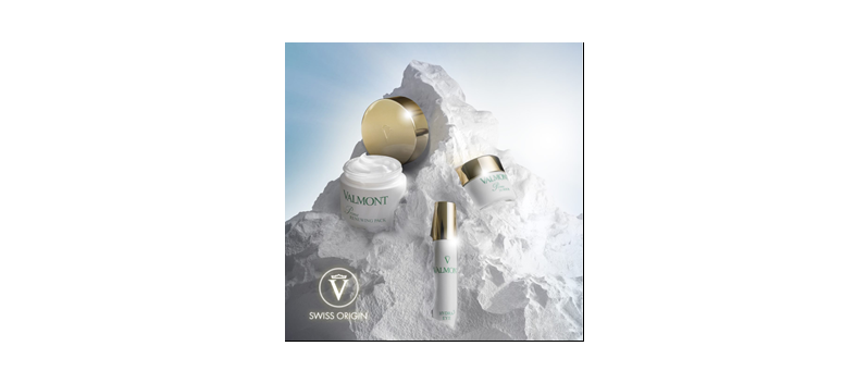 La gamma esclusiva di prodotti Valmont esposta al Rosapetra Resort, simbolo di lusso e cura della pelle.