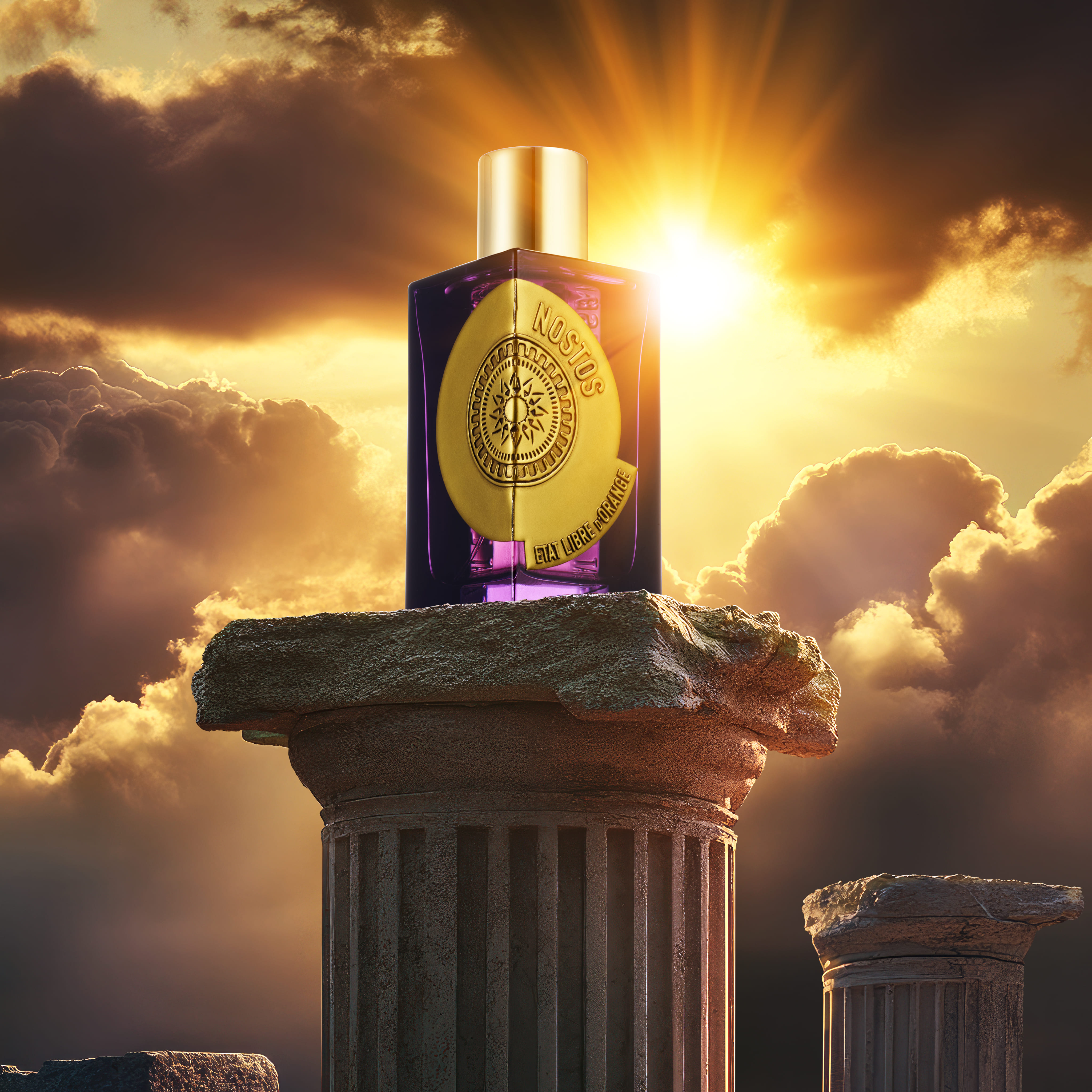 Nostos di Etat Libre d'Orange, fragranza che celebra la mitologia greca, con note di Oud, Musk, Rosa Turca e Sandalo