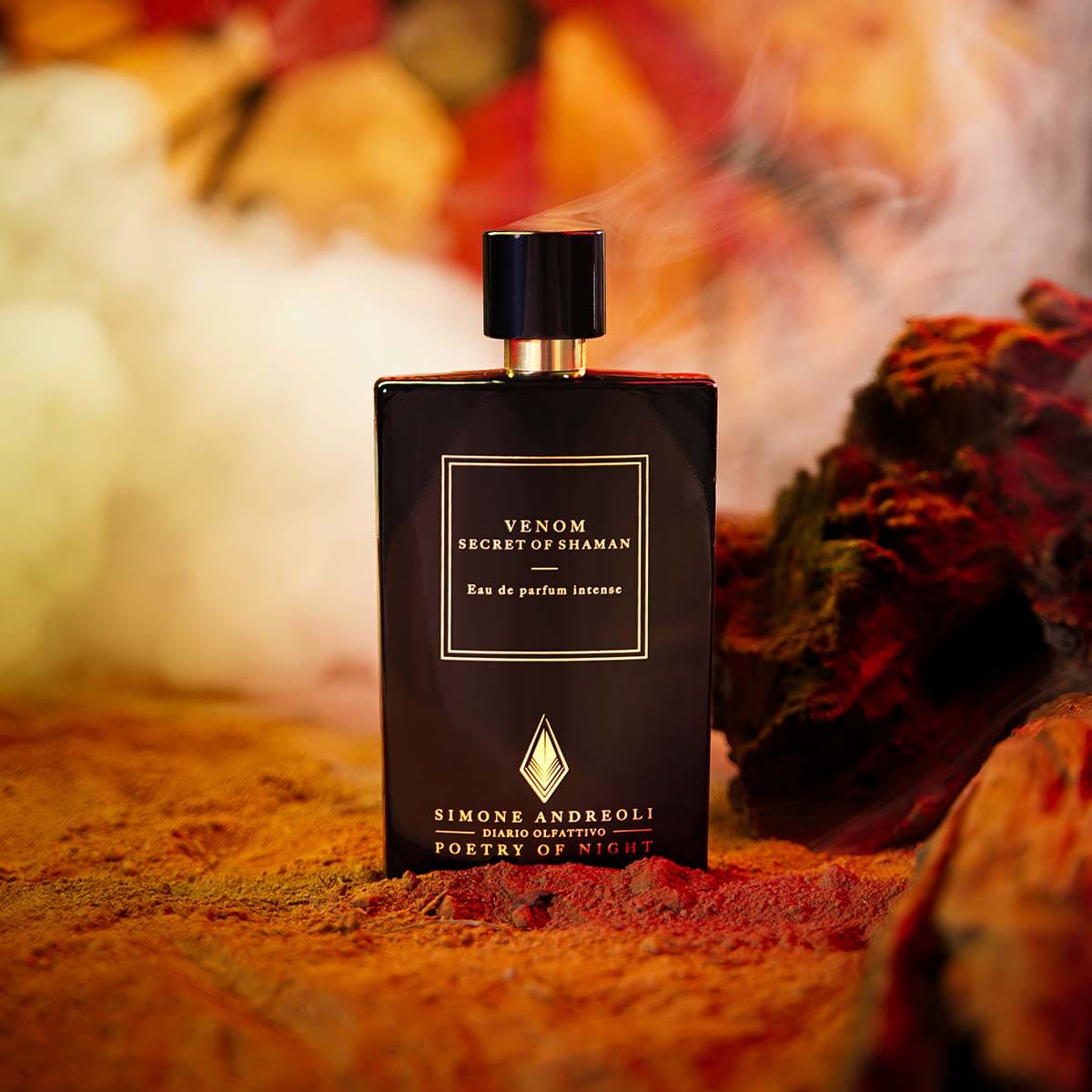 Flacone di Venom - Secret of Shaman, fragranza ipnotica e mistica di Simone Andreoli, con un design elegante e misterioso.
