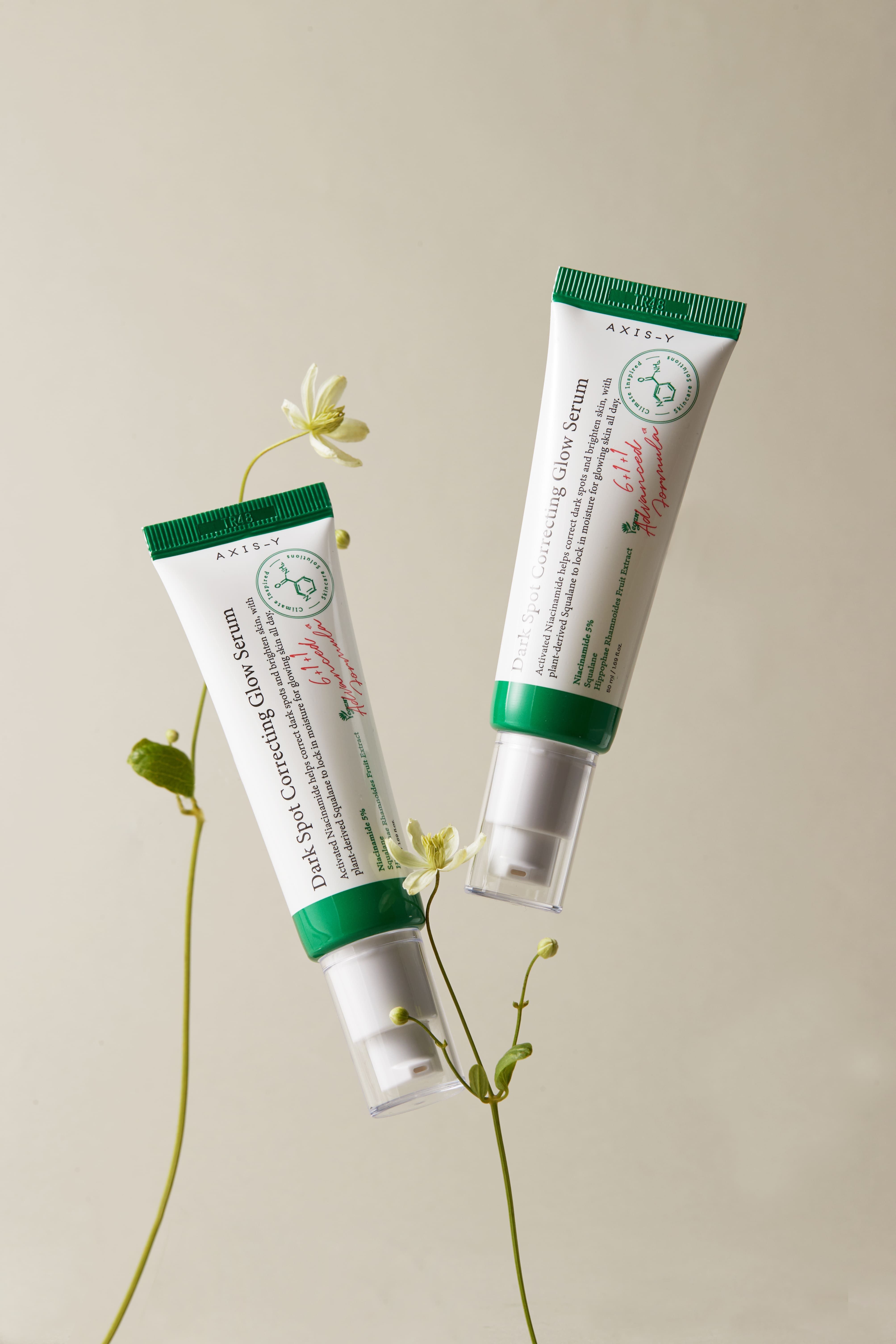 AXIS-Y skincare, siero Dark Spot Correcting e Vegan Collagen Eye Serum durante la presentazione a Milan Loves Seoul.