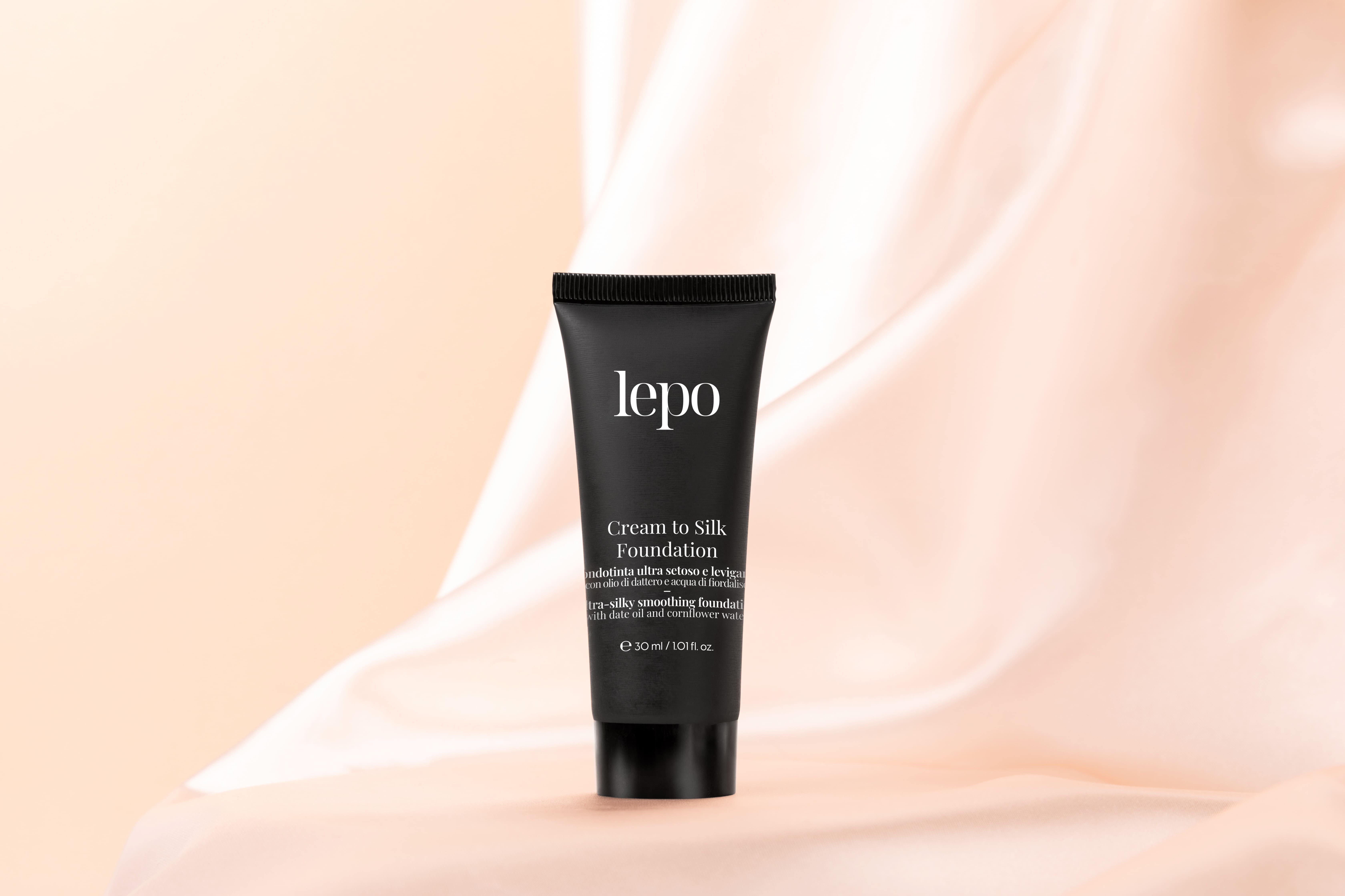Lepo Cream to Silk Foundation, fondotinta naturale che regala una pelle luminosa e levigata.