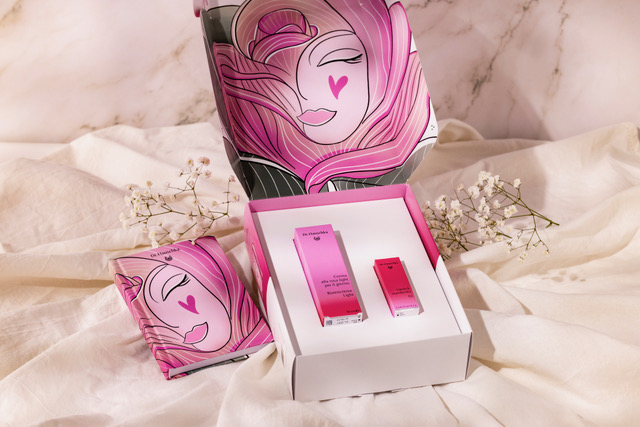 Coffret Viso Dr. Hauschka con crema alla rosa e lipstick Mandevilla