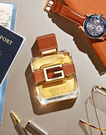 Flacone Guess Iconic for Men 2025 con design minimal e pelle, profumo fougère aromatico