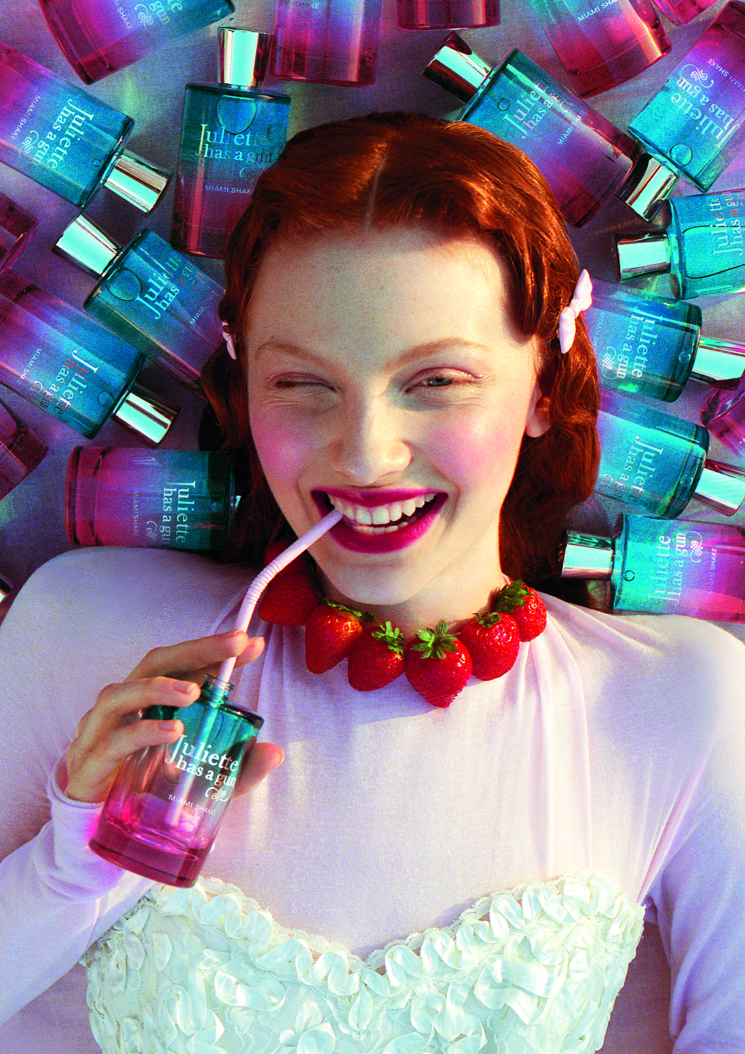 Bottiglia di Miami Shake di Juliette Has a Gun in colori pastello blu e rosa, simbolo di lusso e freschezza.