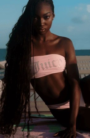 : Bikini Juicy Couture SS 2025 in tonalità sorbetto, perfetto per l'estate alle Bahamas