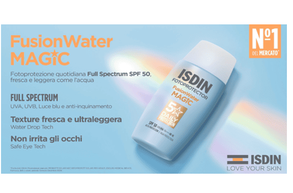 Flacone ISDIN Fusion Water MAGIC SPF 50 su sfondo chiaro – solare viso a base acquosa