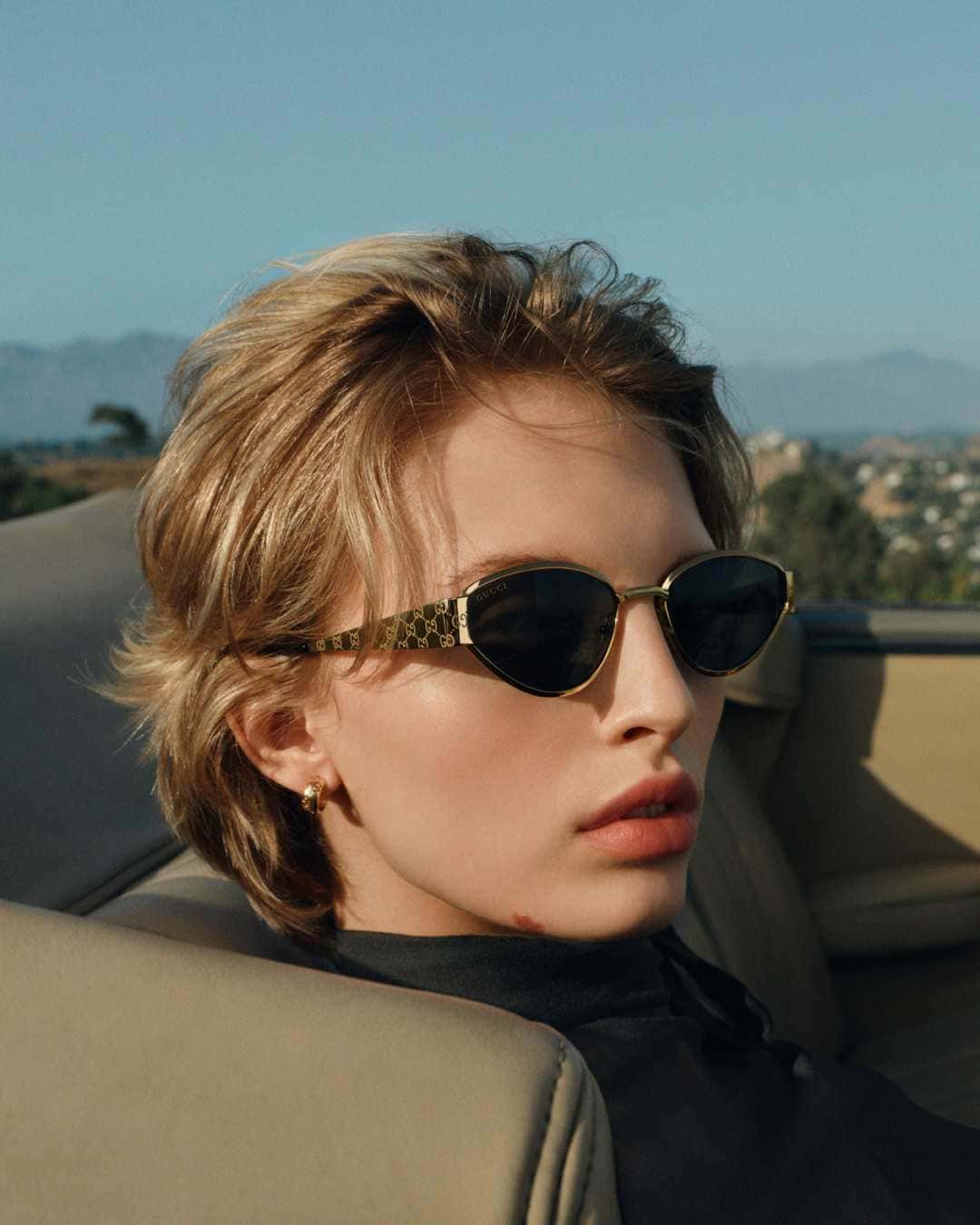 Occhiali Gucci GG1853S con montatura a mandorla e dettagli iconici