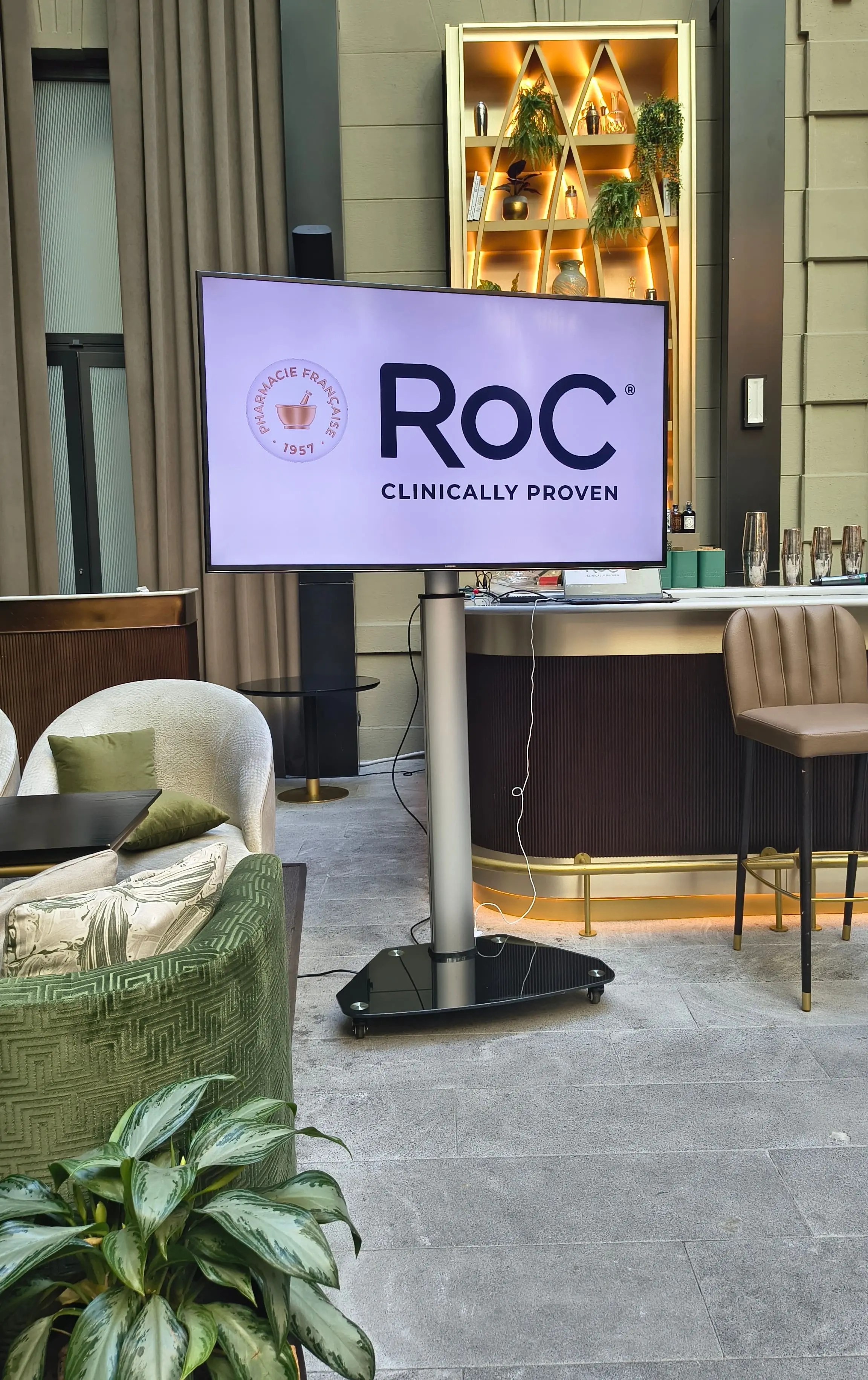 Logo rinnovato RoC Skincare con sigillo farmaceutico