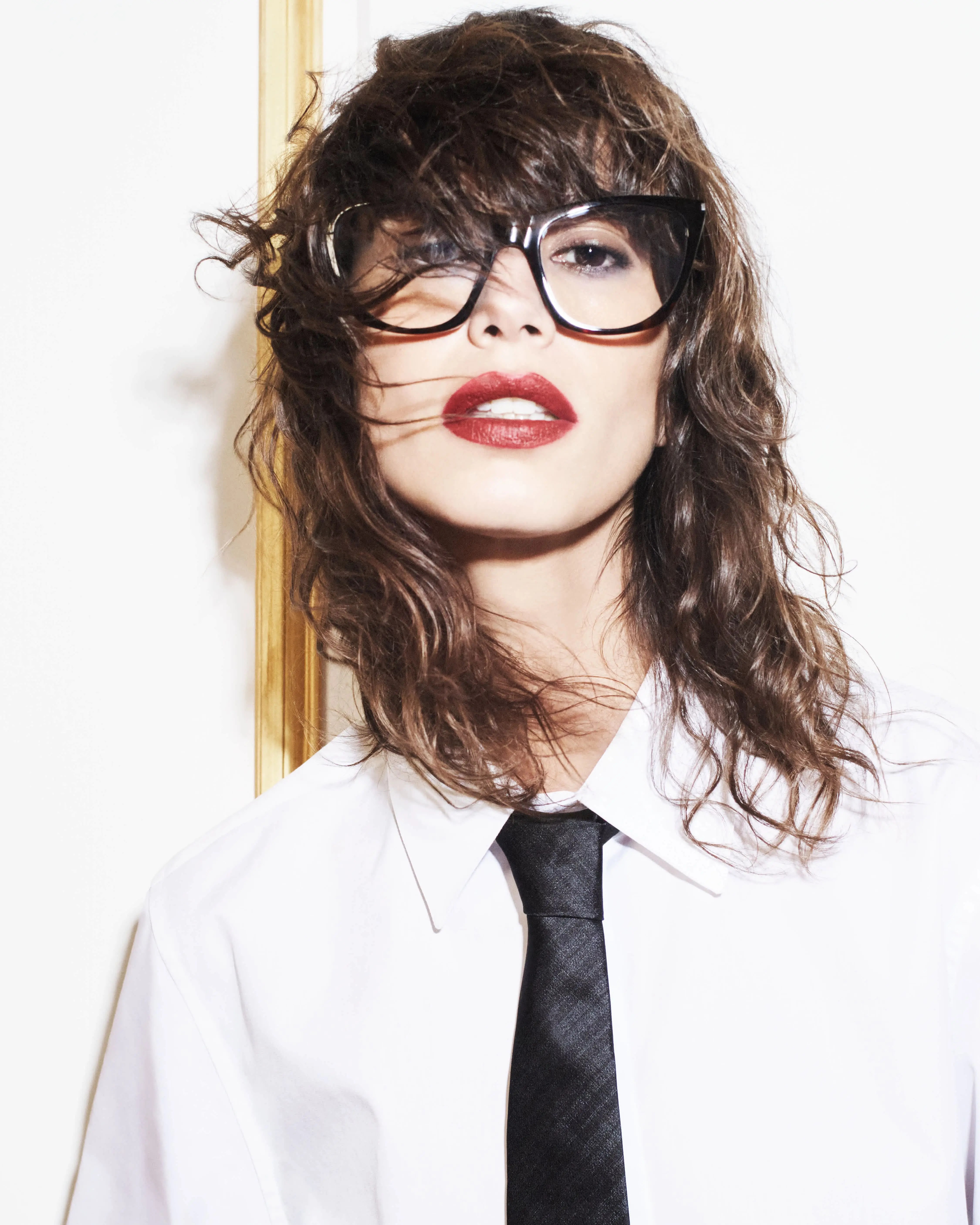 Montatura da vista Saint Laurent Primavera Estate 2025 con forma cat-eye sottile e dettaglio corner angle