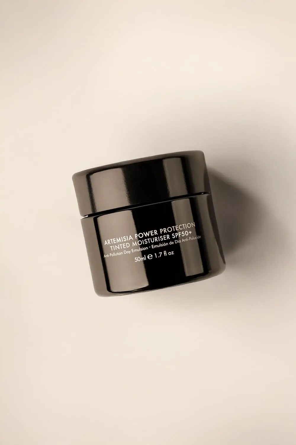 Artemisia Power Protection Tinted Moisturiser SPF50+ su sfondo chiaro, crema colorata con alta protezione solare e formula naturale