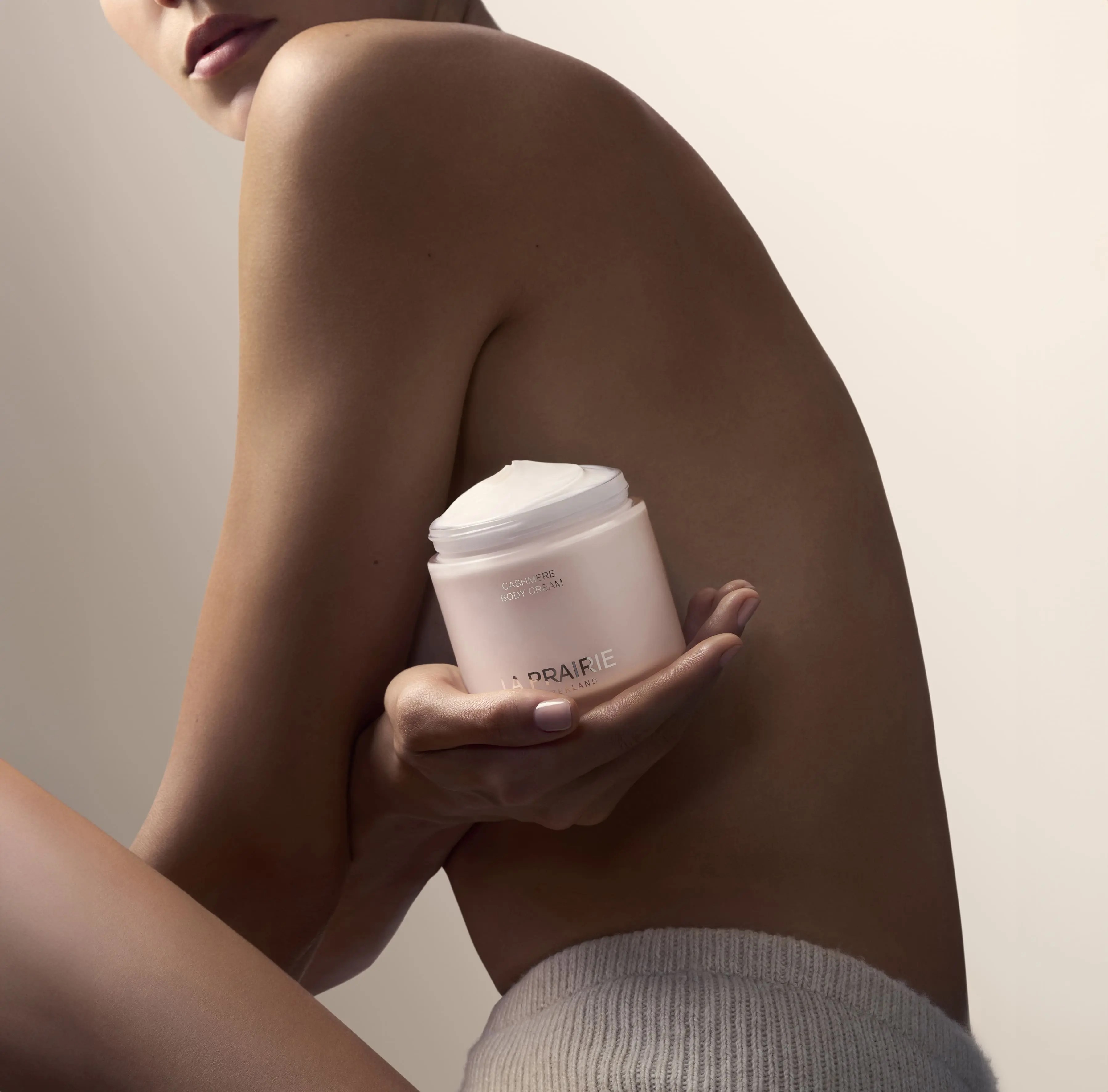 Cashmere Body Cream di La Prairie, crema corpo di lusso per pelle morbida e luminosa