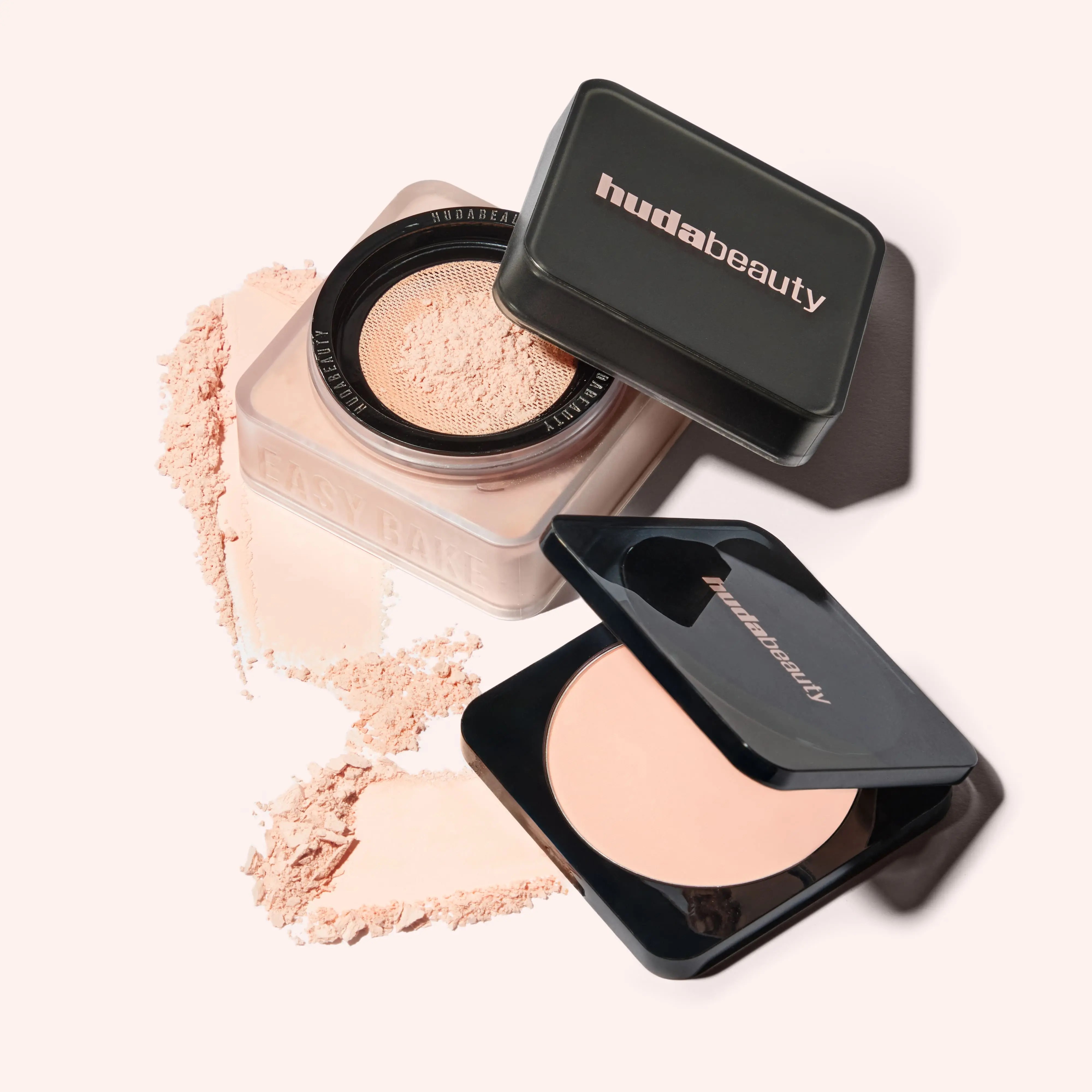 Easy Bake di Huda Beauty in versione loose e Pressed