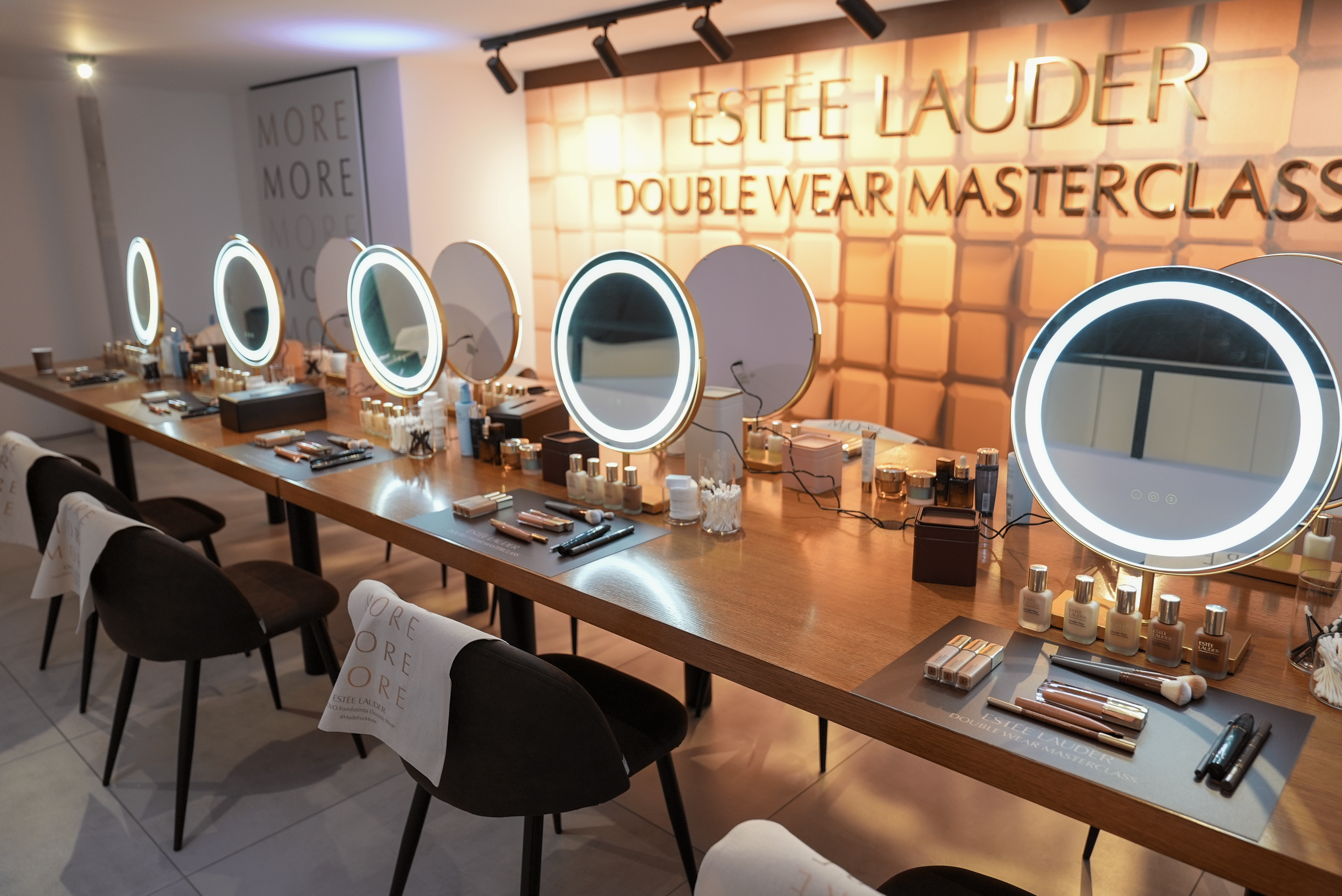 Masterclass makeup Estée Lauder durante il Double Wear Studio Milano