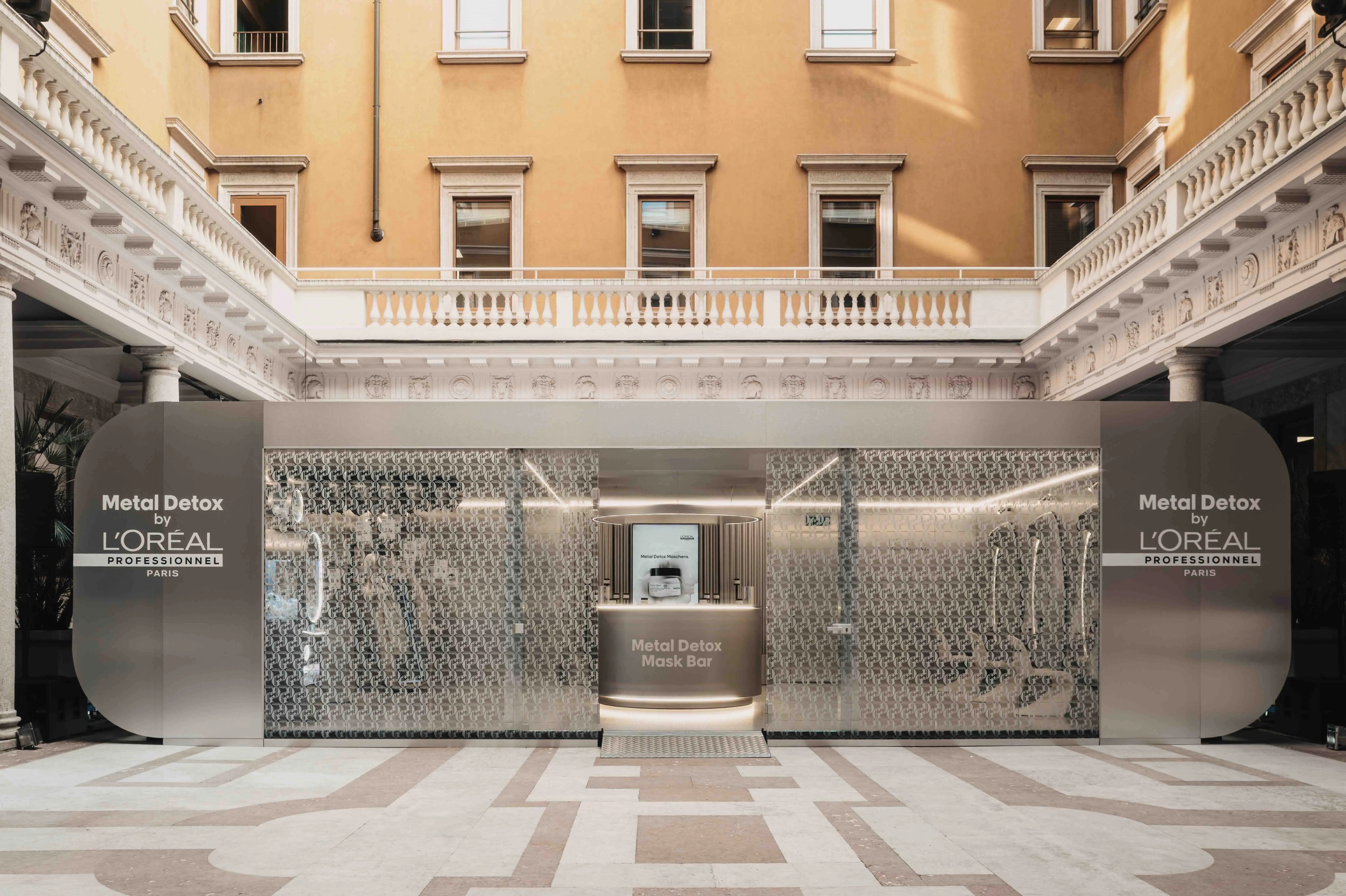 Allestimento Metal Detox Capsule di L’Oréal Professionnel in Via della Moscova 18 a Milano