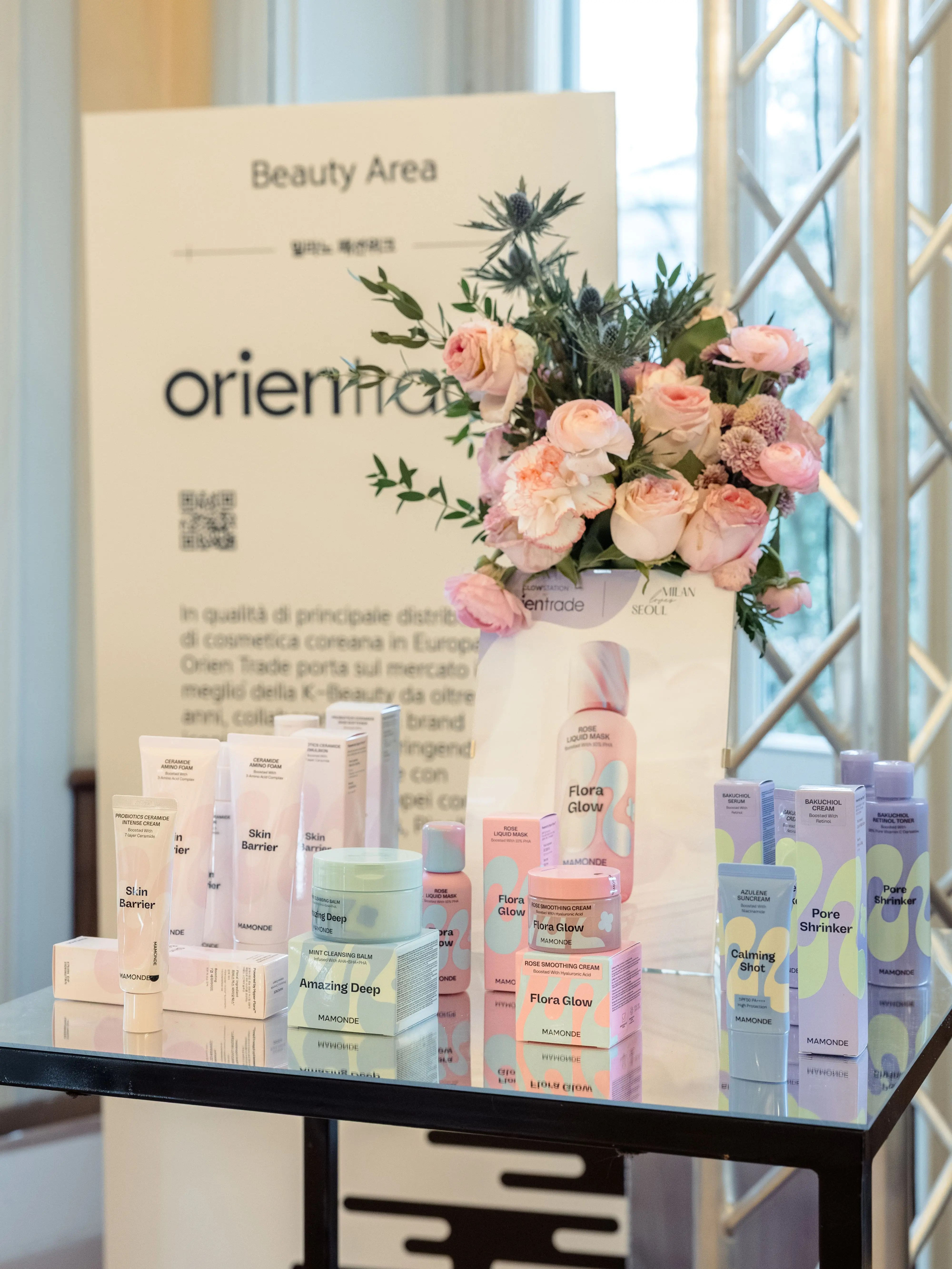 : panorama dell’evento Milan Loves Seoul 2026 a Palazzo Bovara con partecipanti e stand di beauty e moda