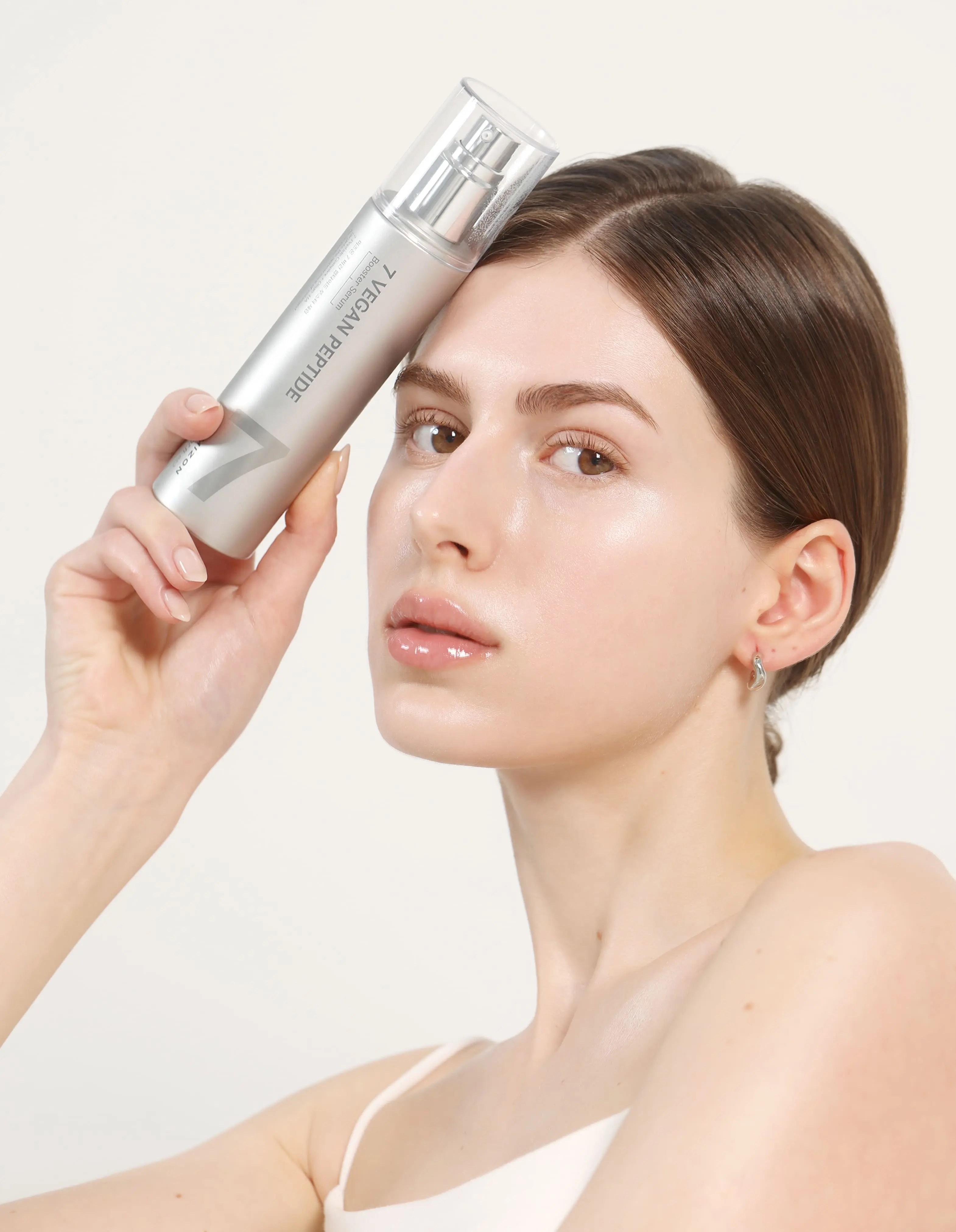 Anna Mazzonetto presenta il 7 Vegan Peptide Booster Serum di Mizon durante la beauty class