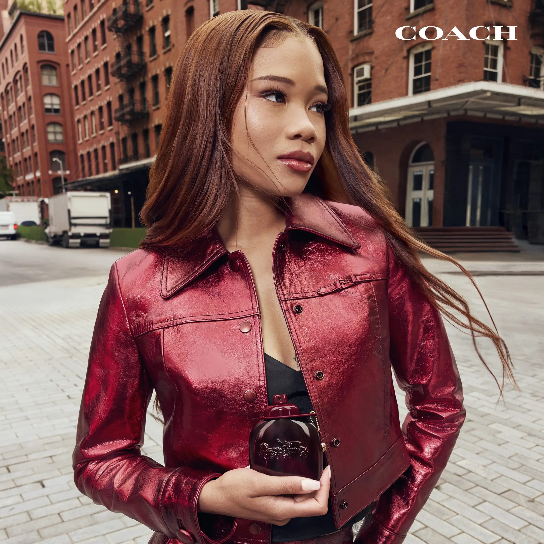 Storm Reid nella campagna del profumo Coach Cherry