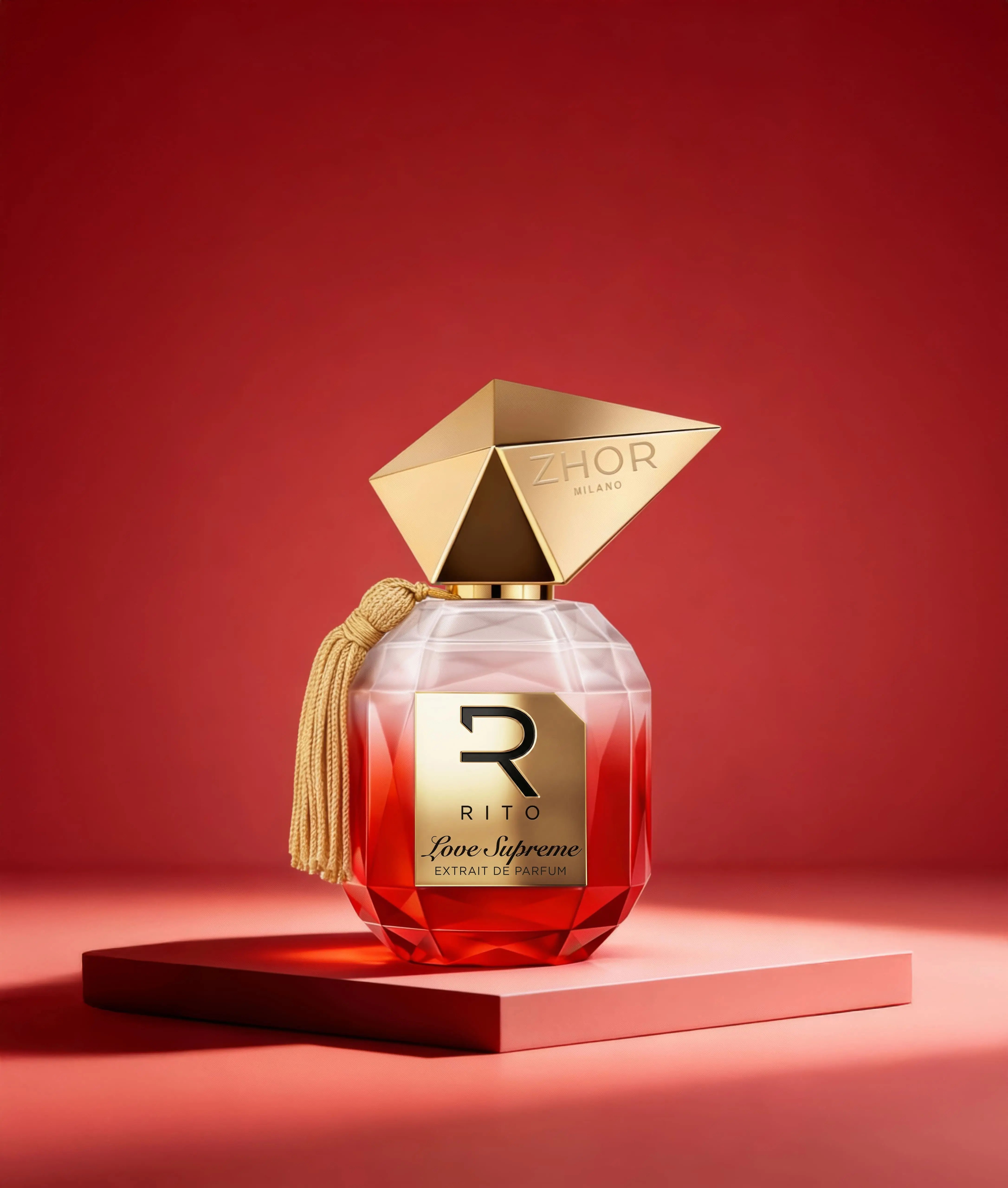 Flacone LOVE SUPREME di RITO x ZHOR in rosso passione con tappo oro lucido