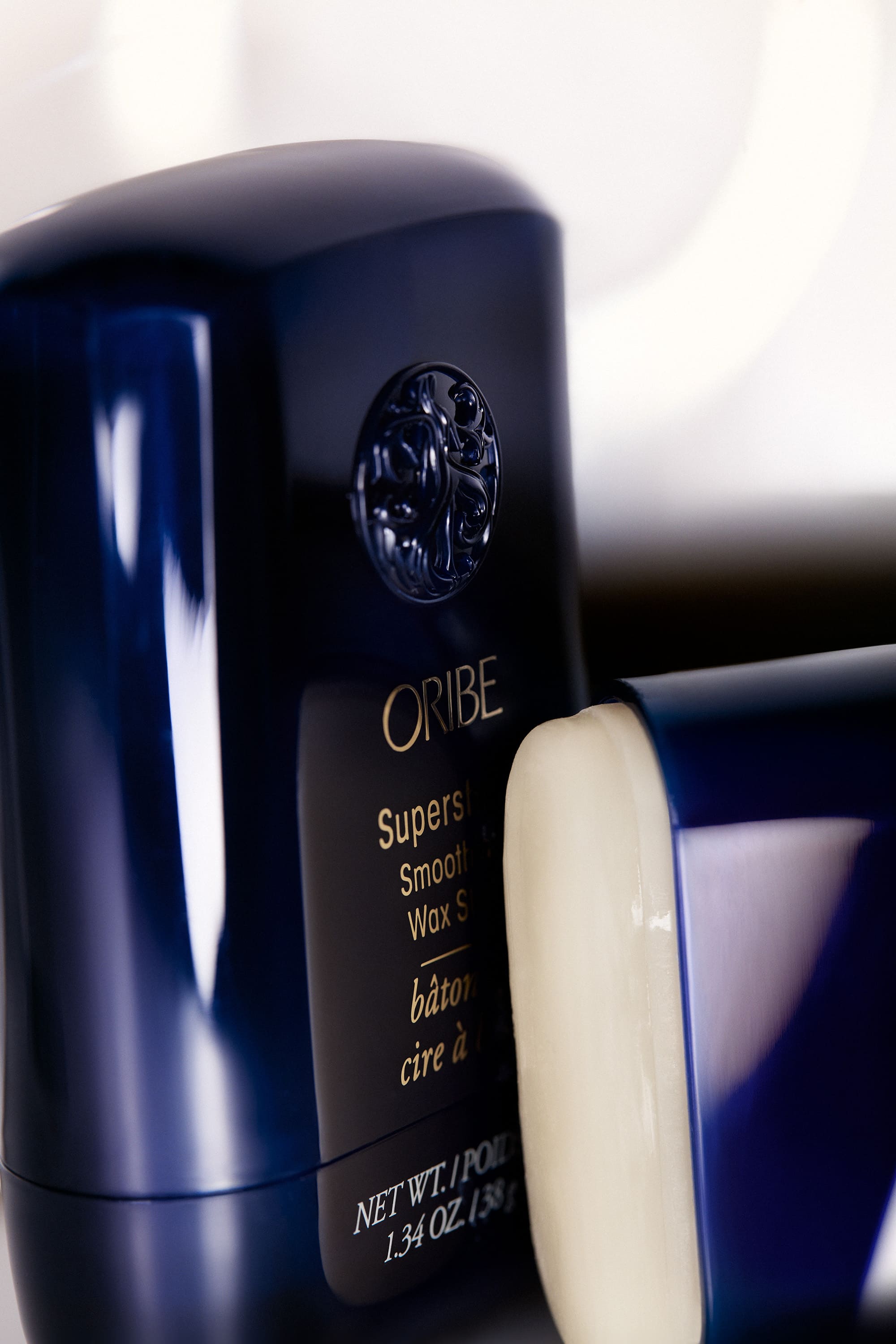 Supershine Wax Stick di Oribe per capelli lisci, luminosi e disciplinati