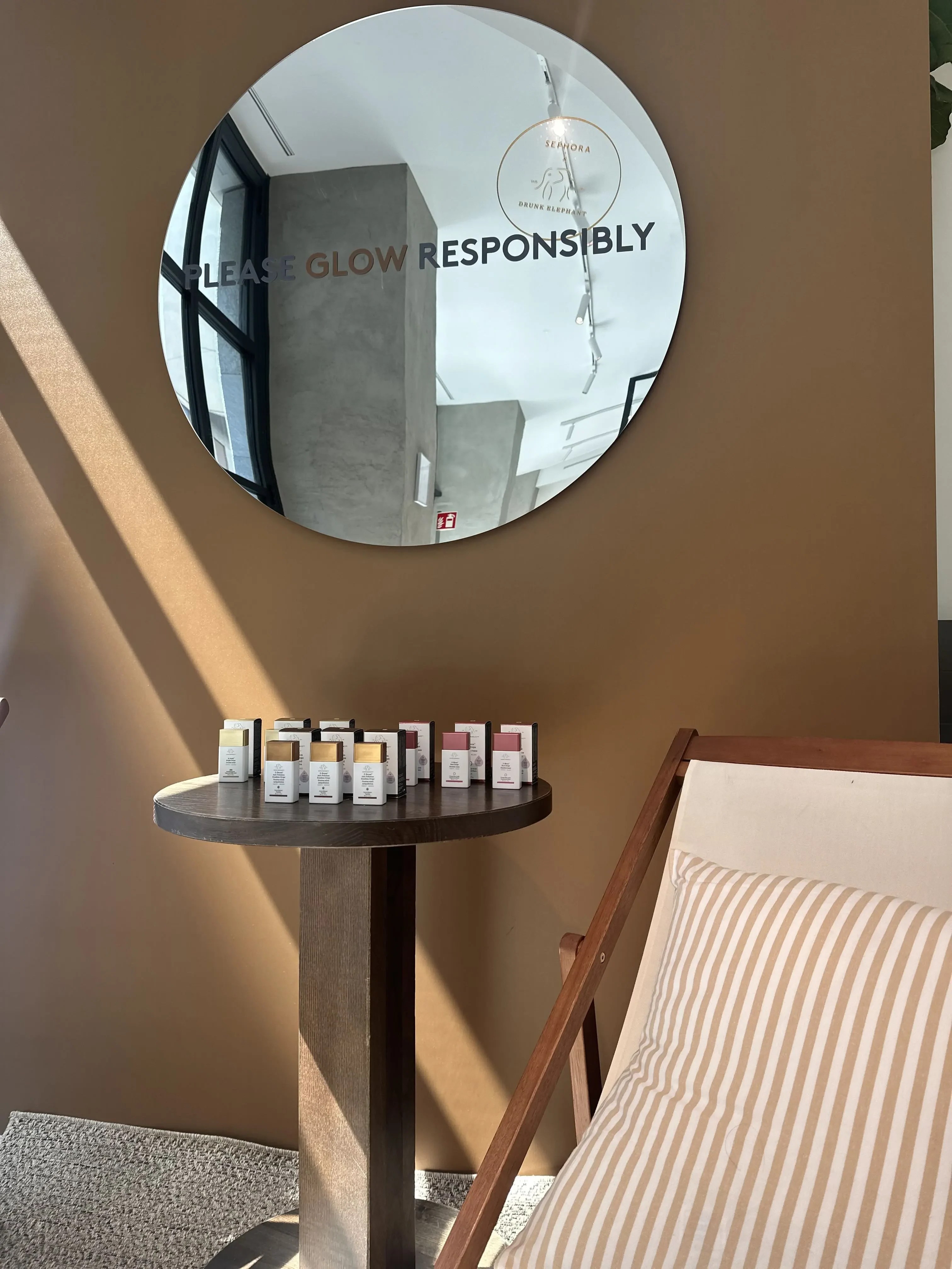 Area dedicata alle D-Bronzi Drops durante l’evento Drunk Elephant
