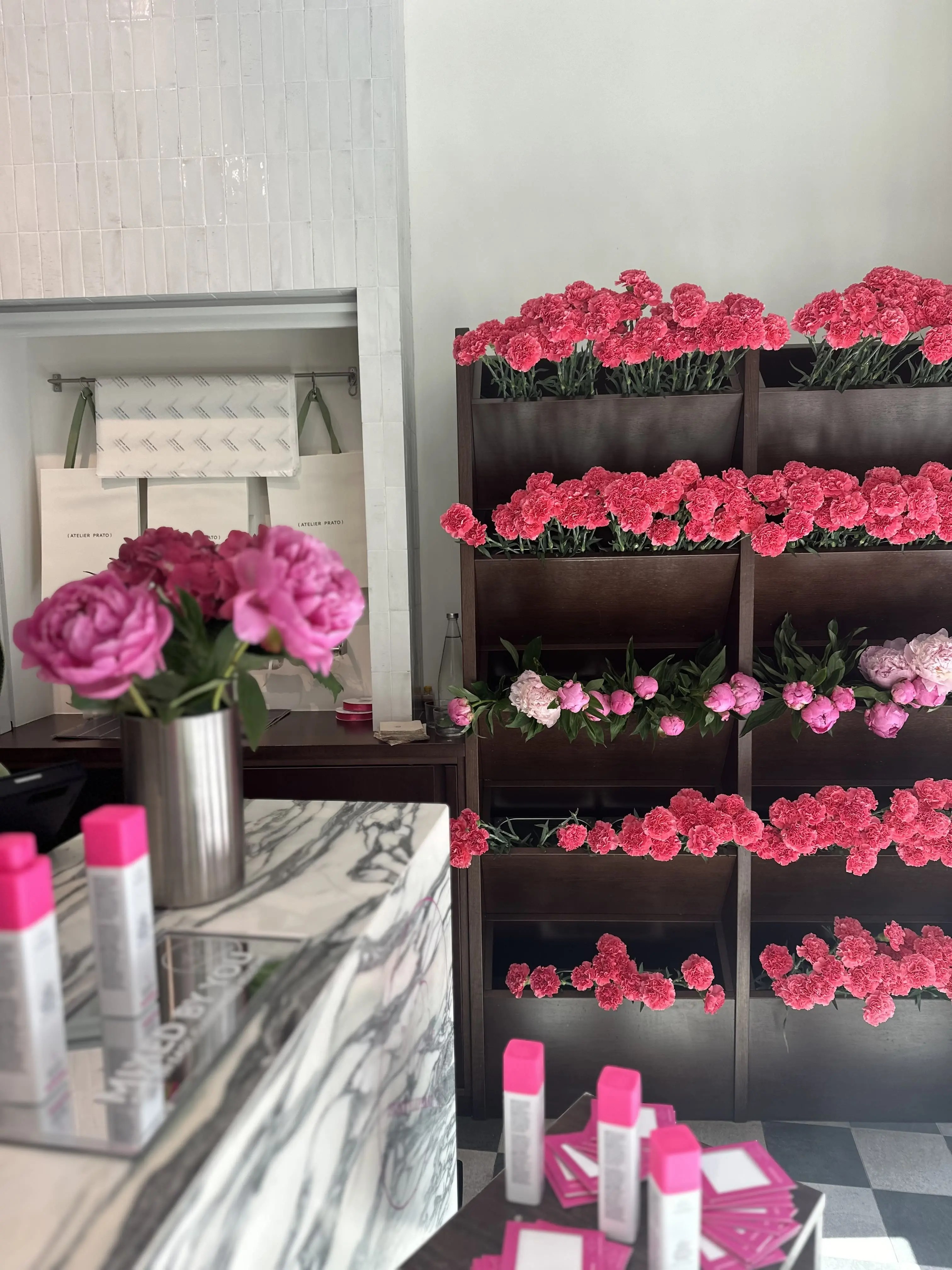 Installazioni immersive durante l’evento Drunk Elephant New Era a Milano