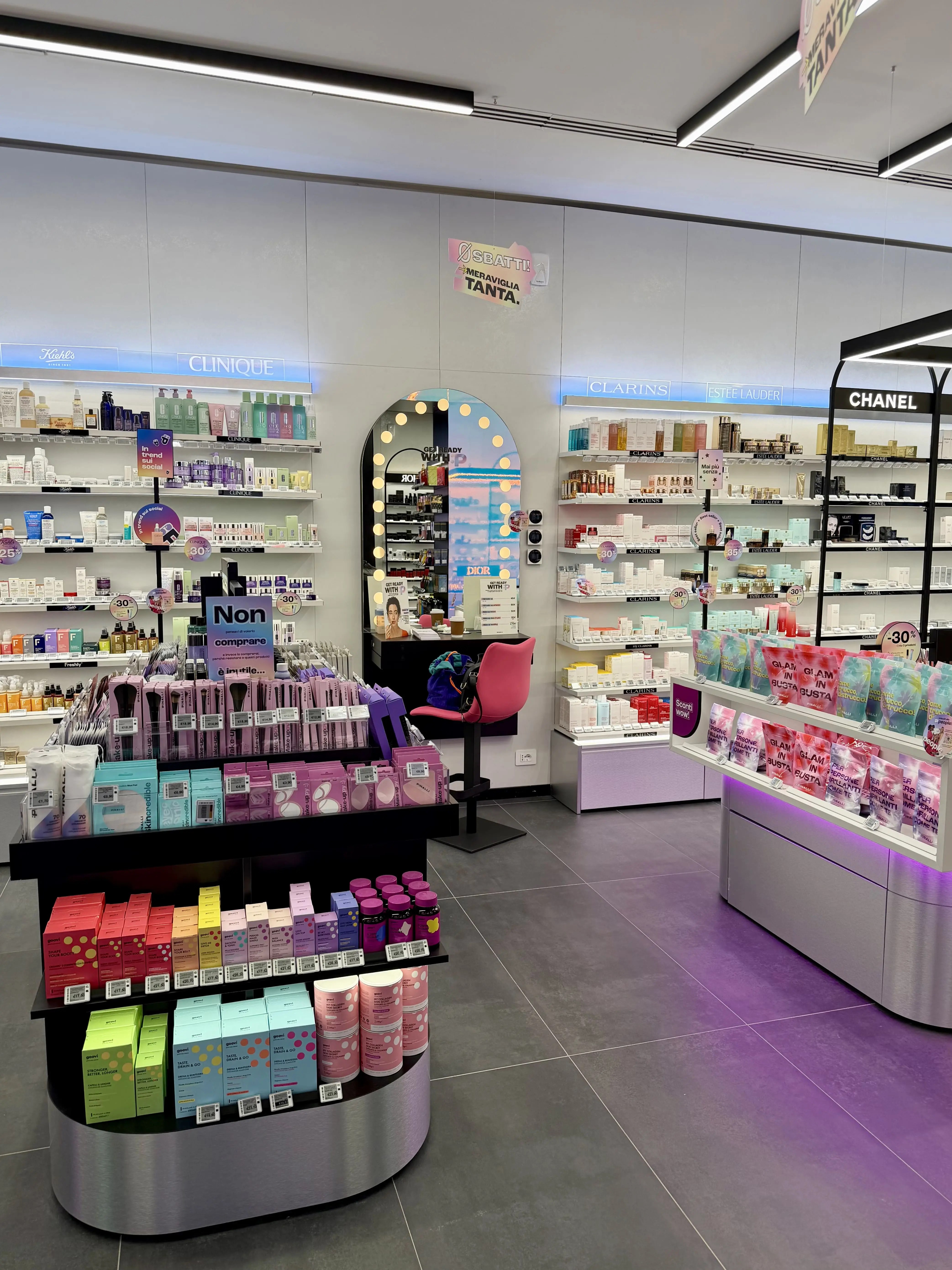 Interni del nuovo beauty store Pinalli a Milano