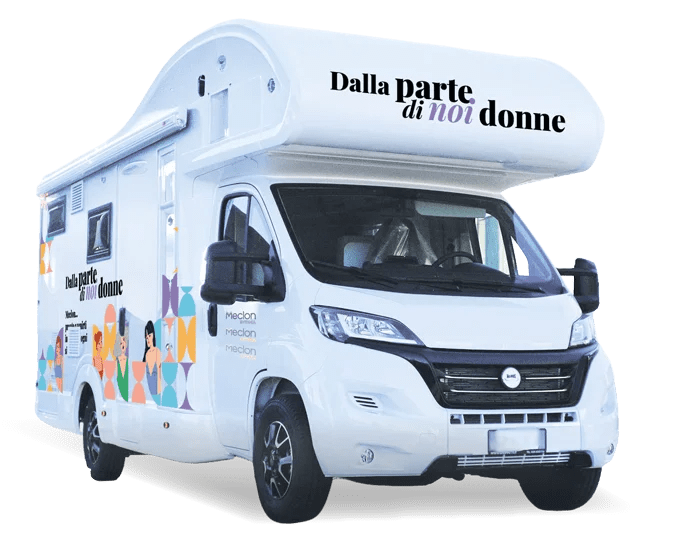 Camper medico del tour Dalla parte di noi donne dedicato alla prevenzione ginecologica femminile