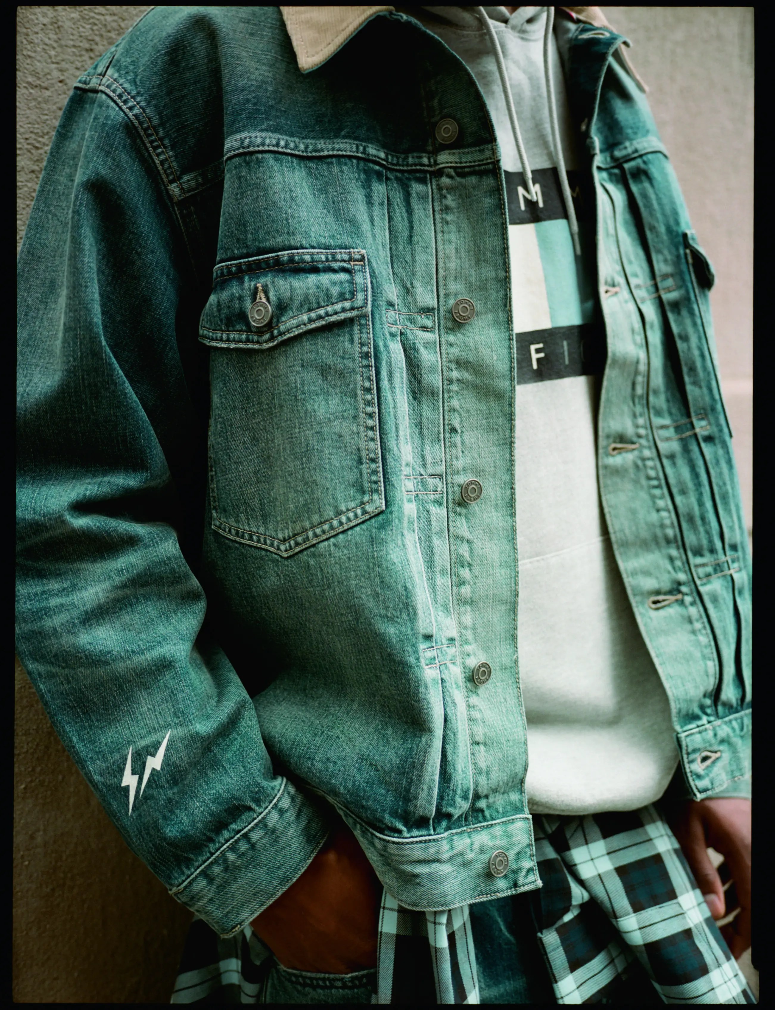 Capsule Tommy Hilfiger x FRGMT 2026 ispirata allo stile American prep degli anni Novanta